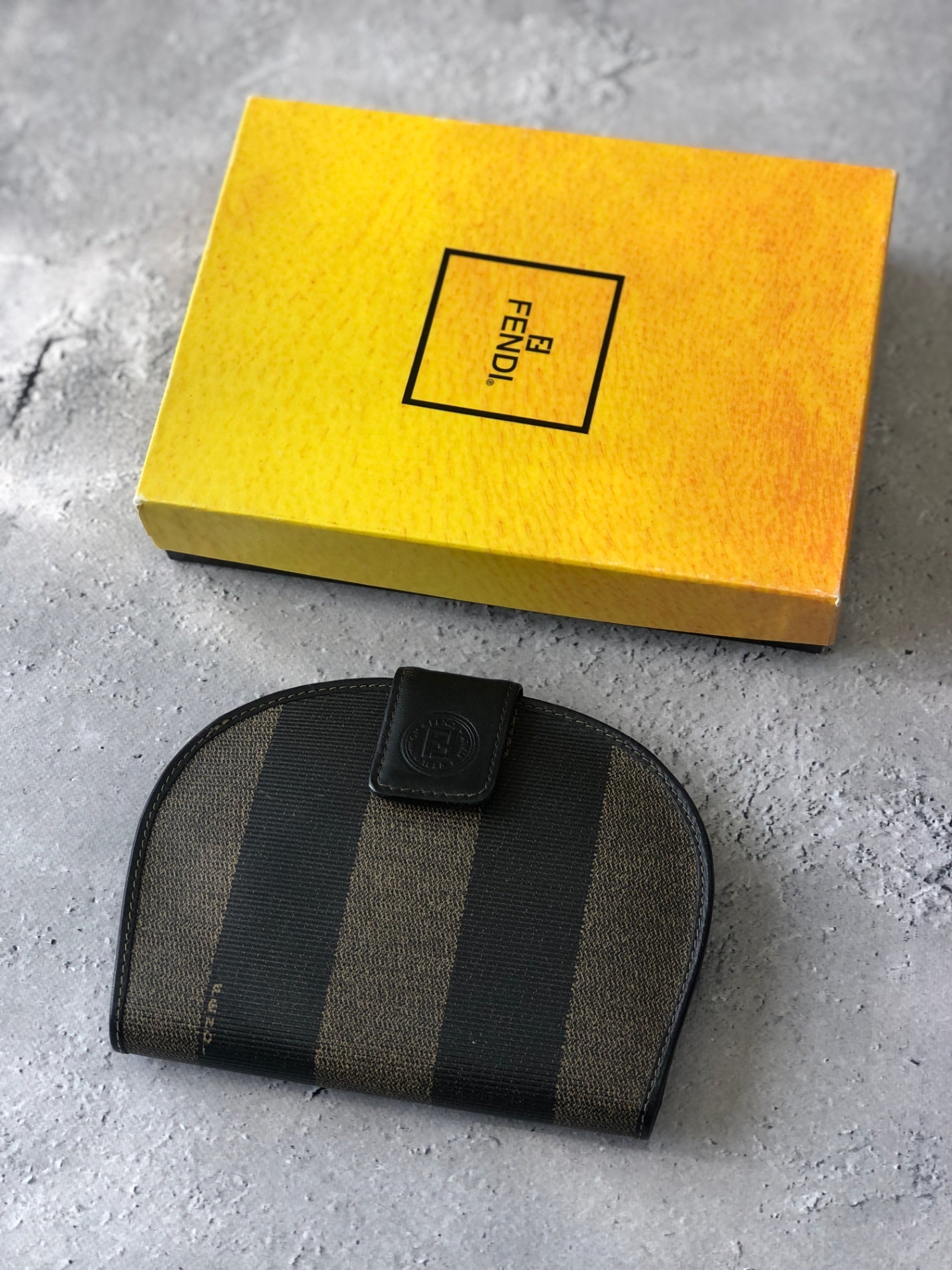 FENDI 山核桃標誌折疊錢包 棕色 復古 5tfac6