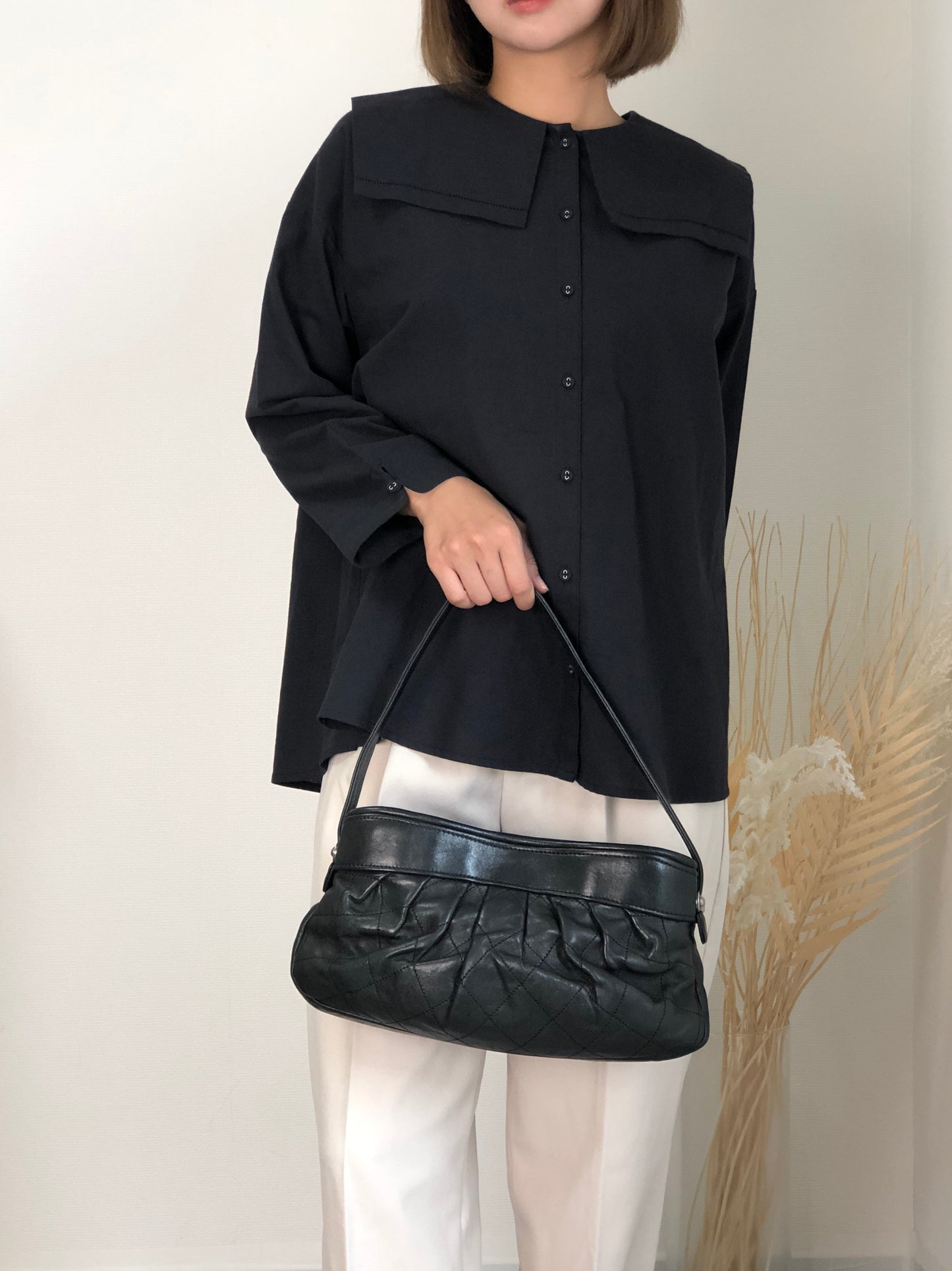 CHANEL Matelasse Logo Shoulder bag Black Vintage mwt523