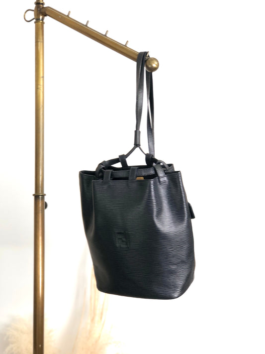 FENDI Logo Embossed Shoulder bag Black Vintage 76k8ej