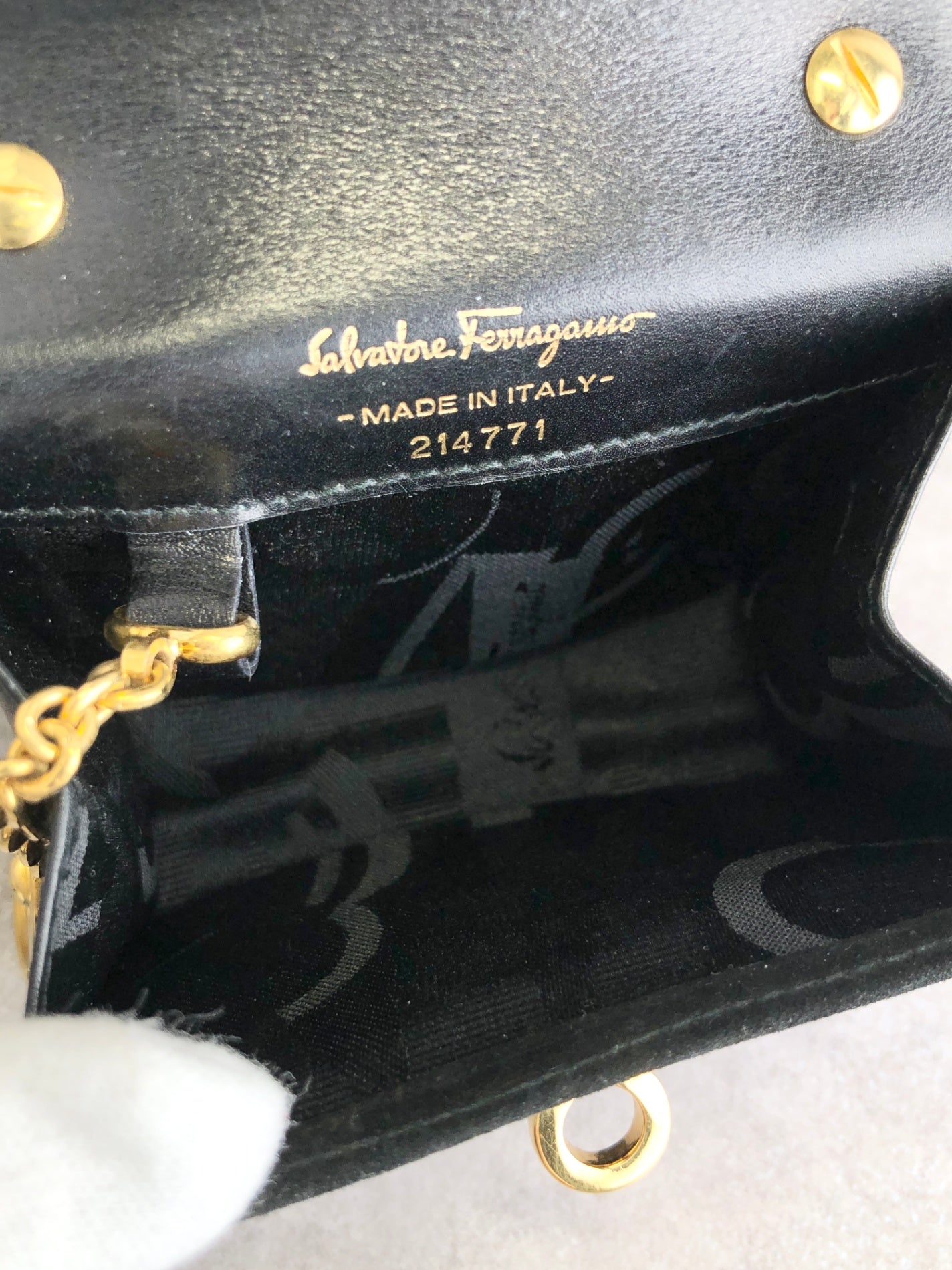 Salvatore Ferragamo Gancini Chain Shoulder bag Black Vintage 2vcp4r