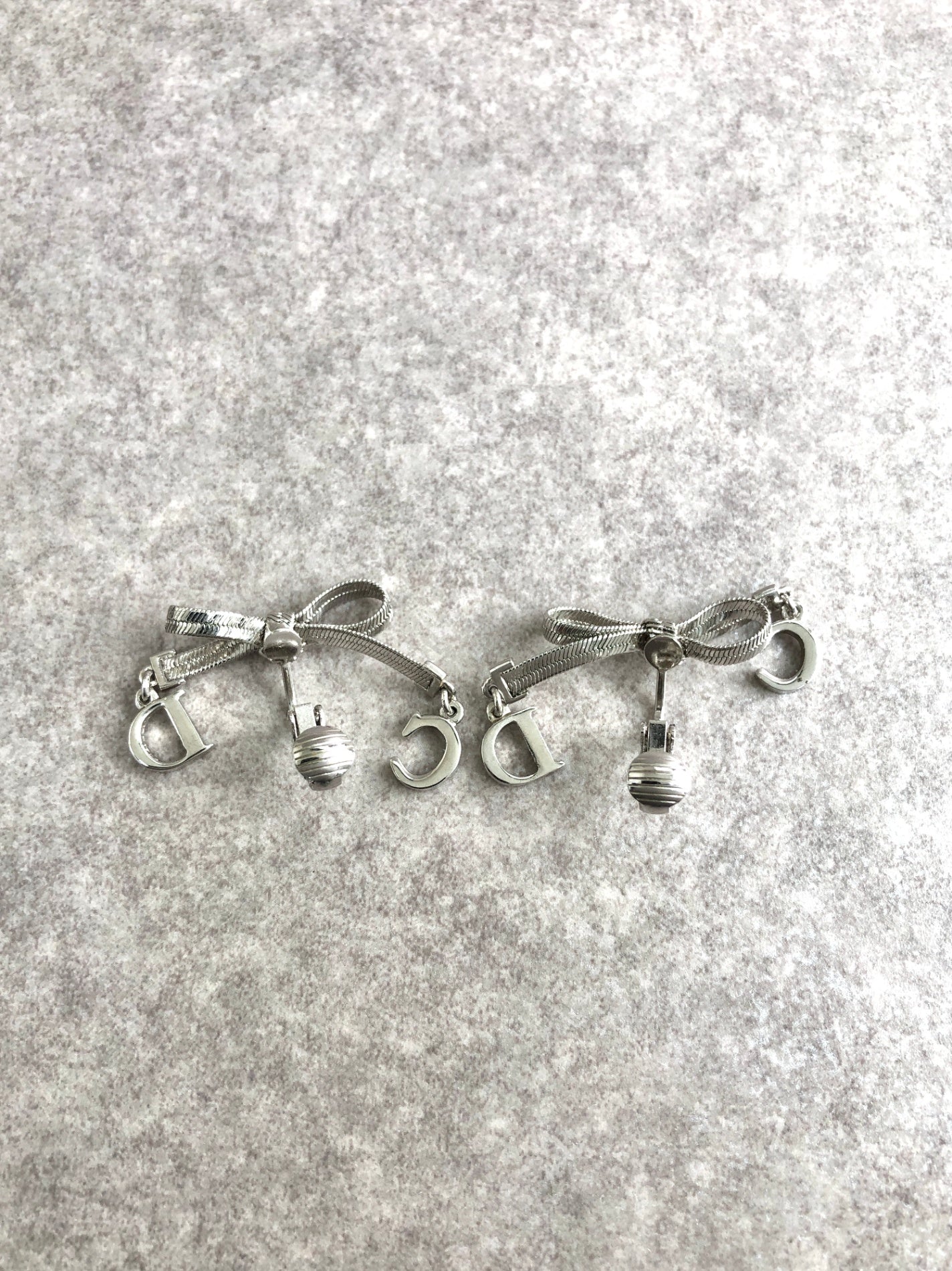 Christian Dior CD Logo Ribbon Motif Earrings Silver Vintage em4kdx