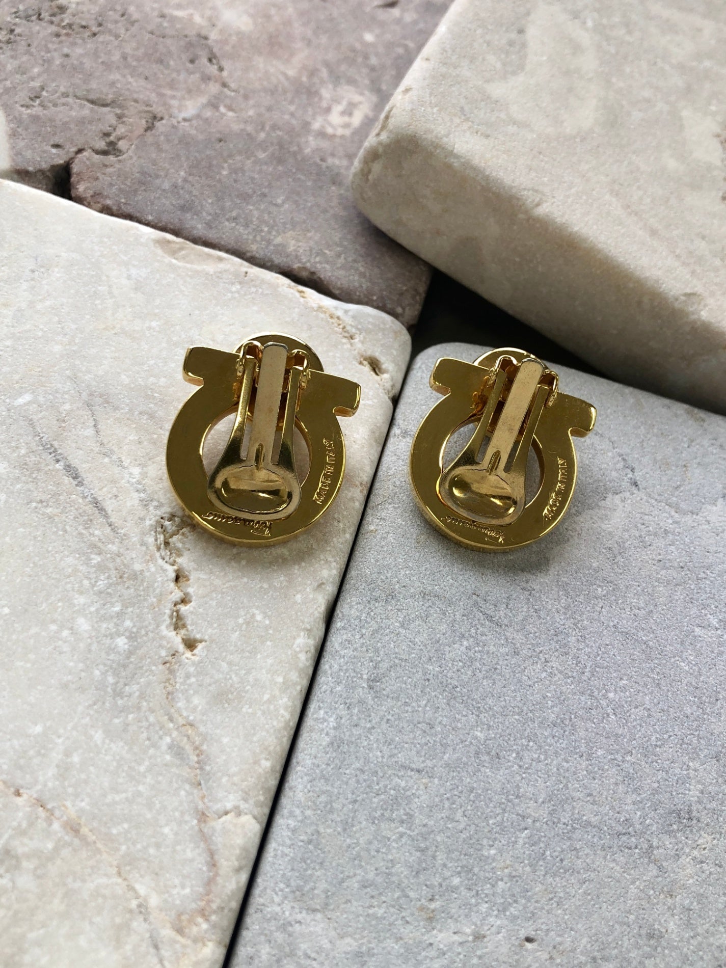 Salvatore Ferragamo Pearl Earrings Gold Vintage bzz6am