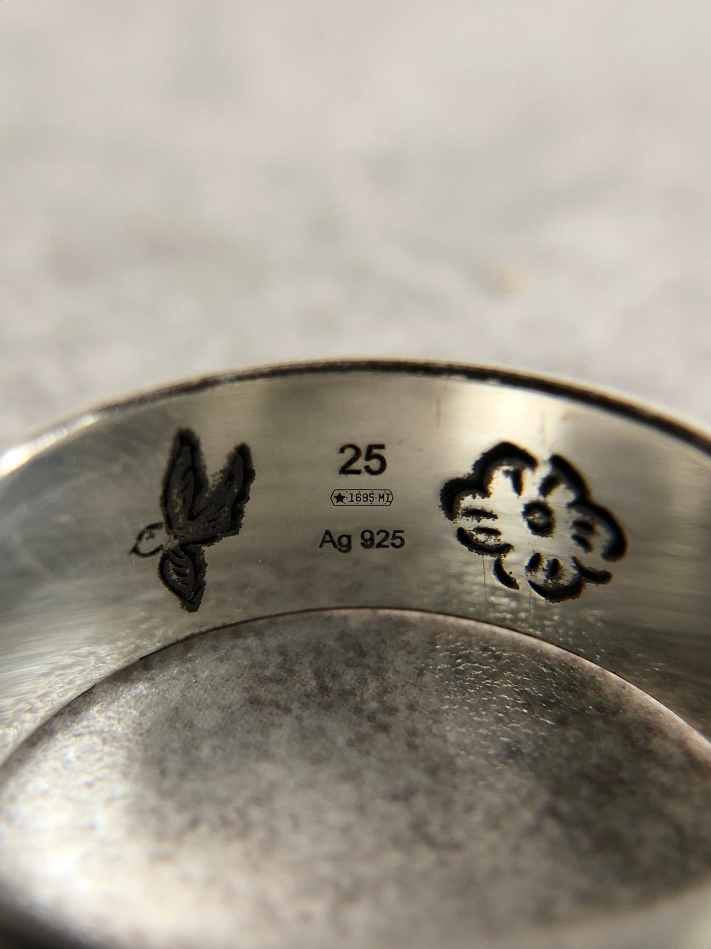 GUCCI Silver Blind For Love Ring Vintage bv4c3r