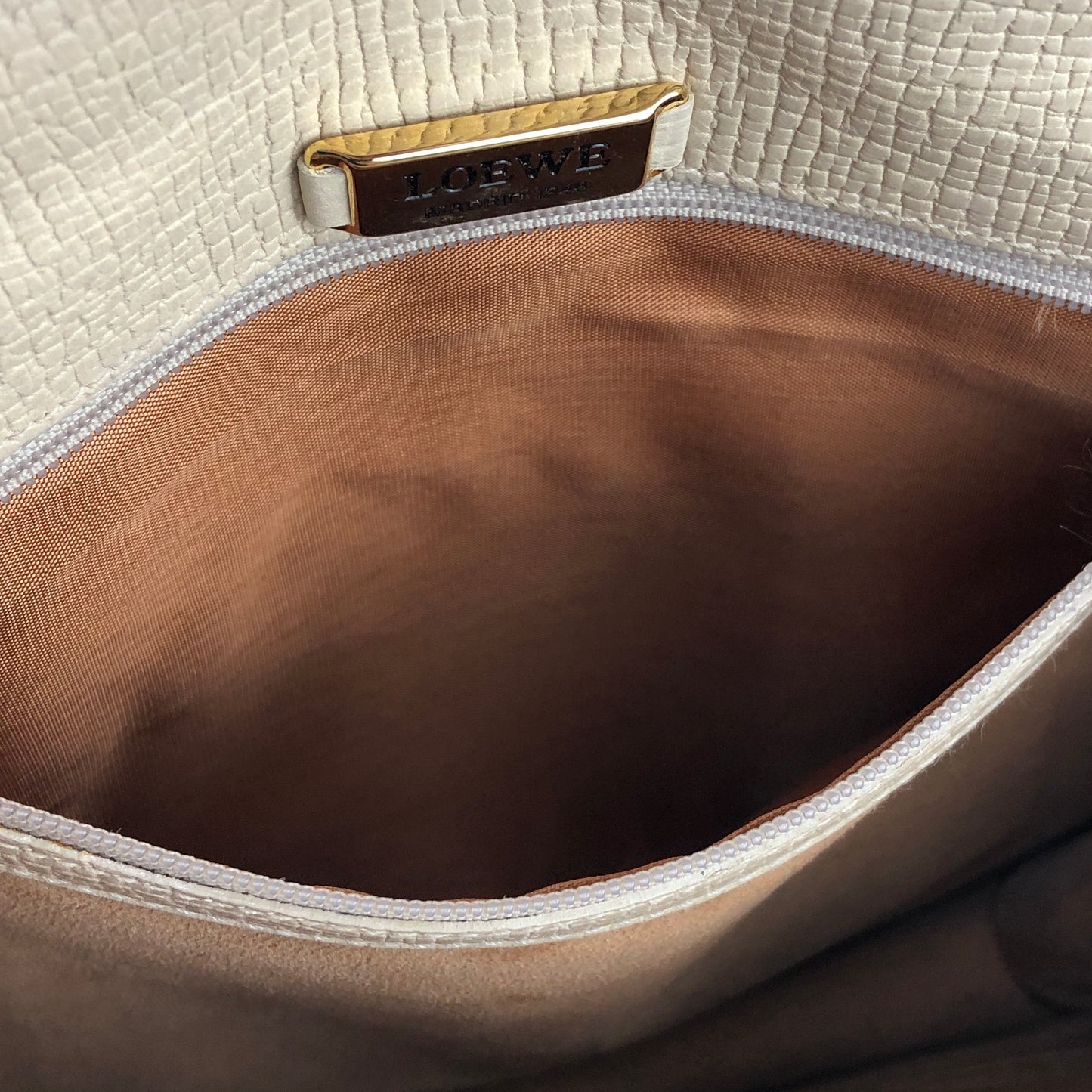 LOEWE Barcelona Bi-color Embossed Leather Handbag White Gray Vintage esxncn