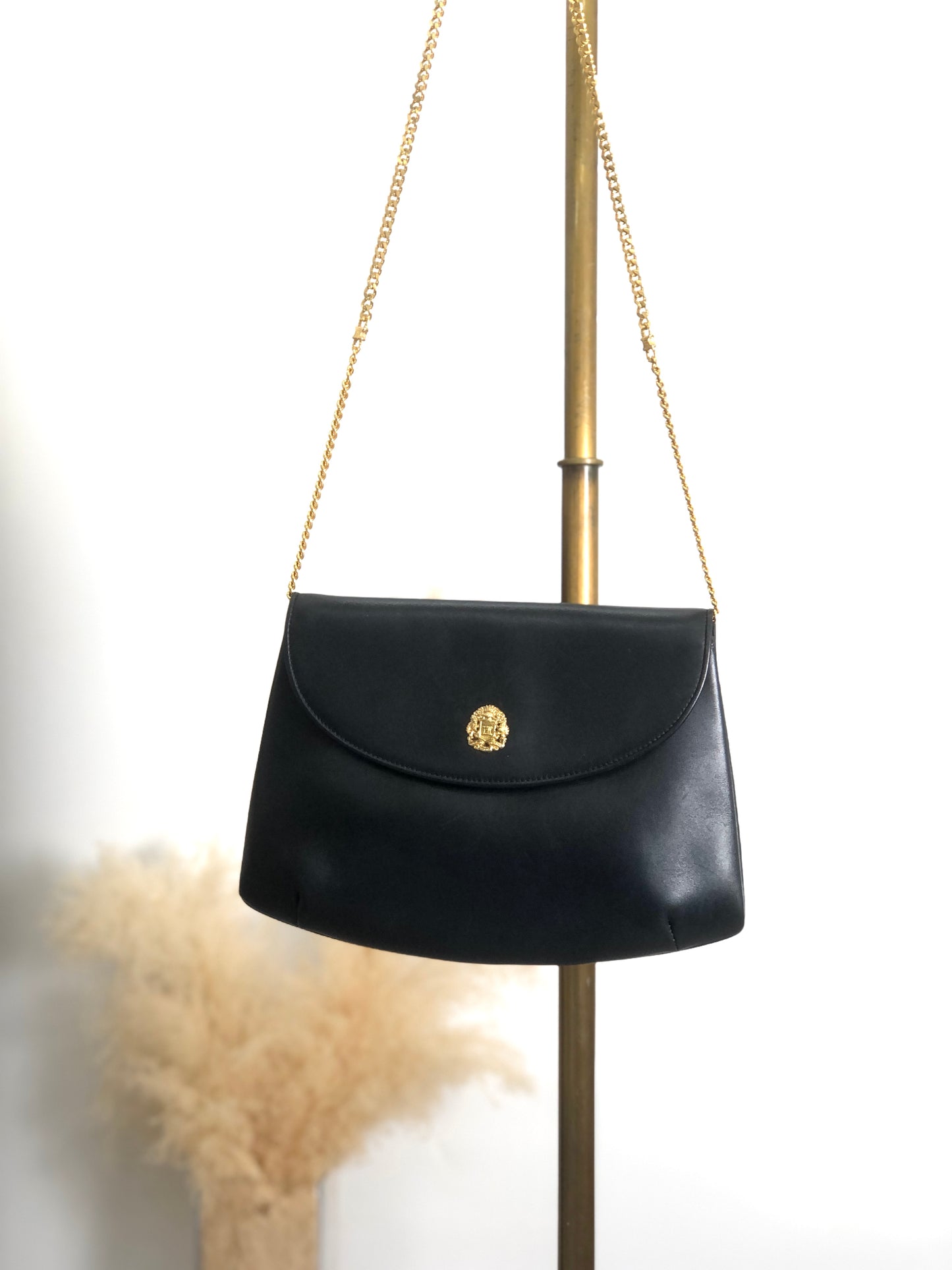 CELINE Blason Emblem Motif Chain Shoulder bag Black Vintage hp4pbe