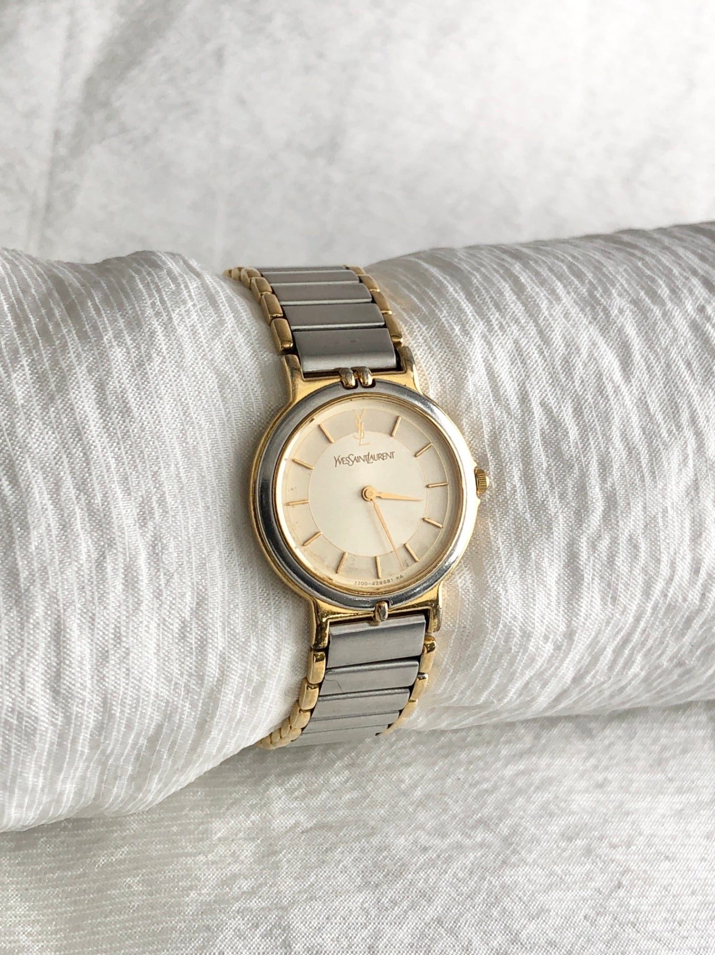 Yves Saint Laurent YSL Logo Quartz Watch Silver 2200-22841 YO