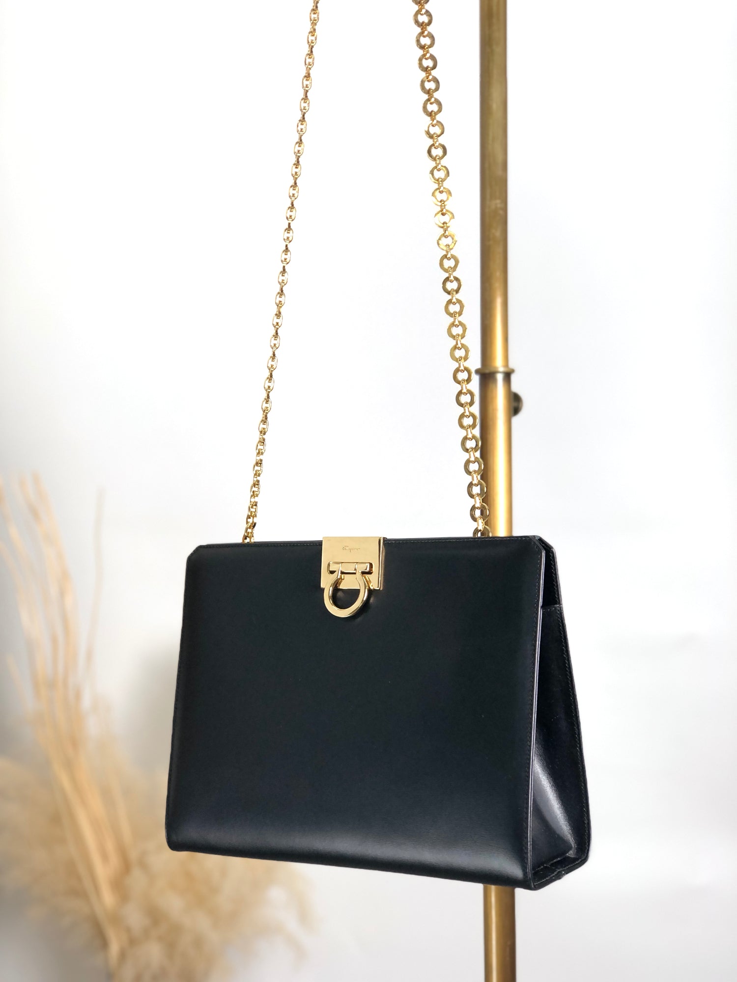 Salvatore Ferragamo Gancini Chain Shoulder bag Black Vintage 2uxfwy VintageShop solo