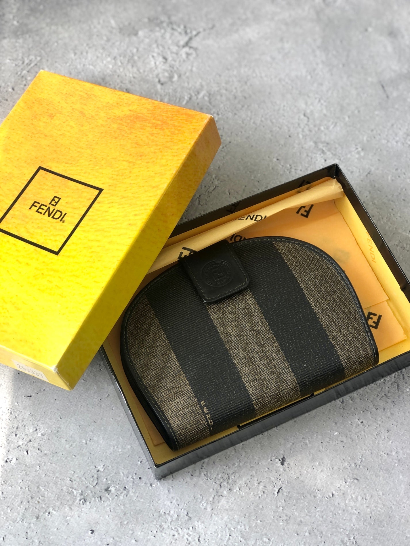 FENDI 山核桃標誌折疊錢包 棕色 復古 5tfac6