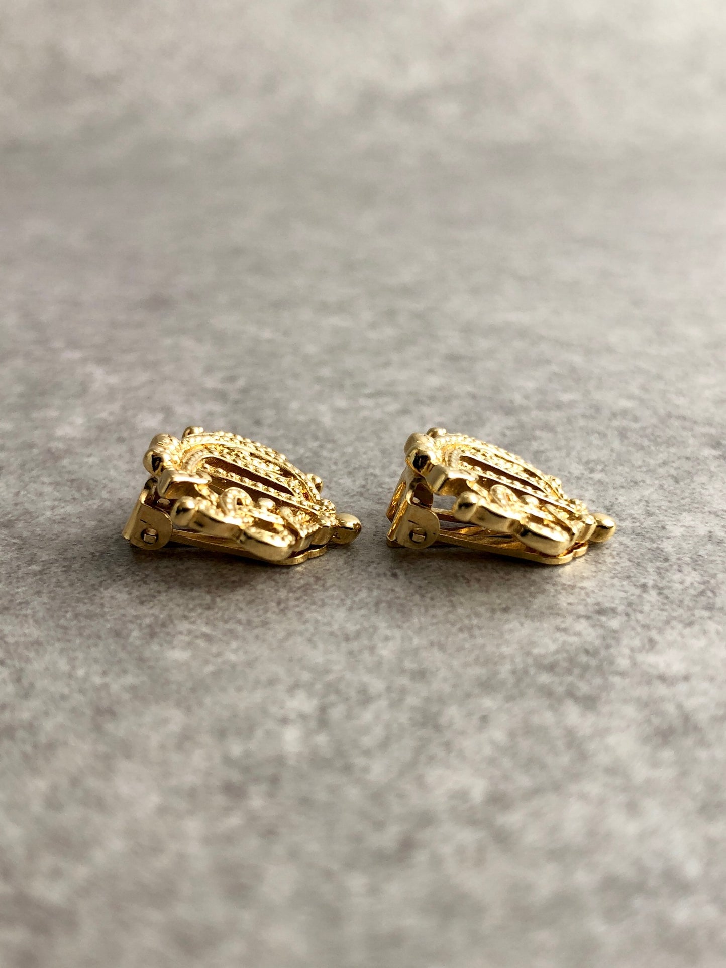 Christian Dior Emblem Motif Earrings Gold Vintage yjcpbb