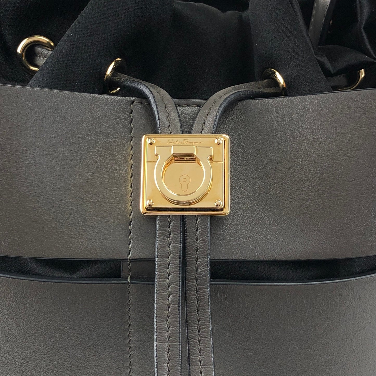 Salvatore Ferragamo Drawstring Shoulder bag Gray Vintage de3dye