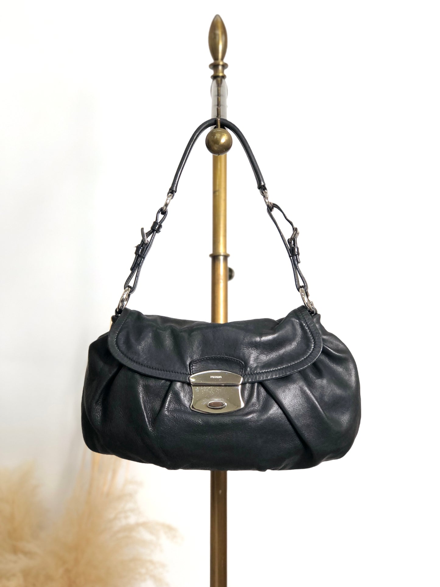 PRADA Logo Front Buckle Shoulder bag Black Vintage 4b8iuy