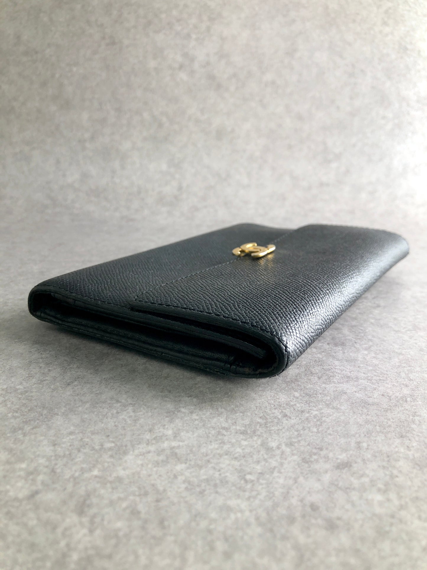 CHANEL Coco Mark 三折皮夾 黑色復古 z3isxy