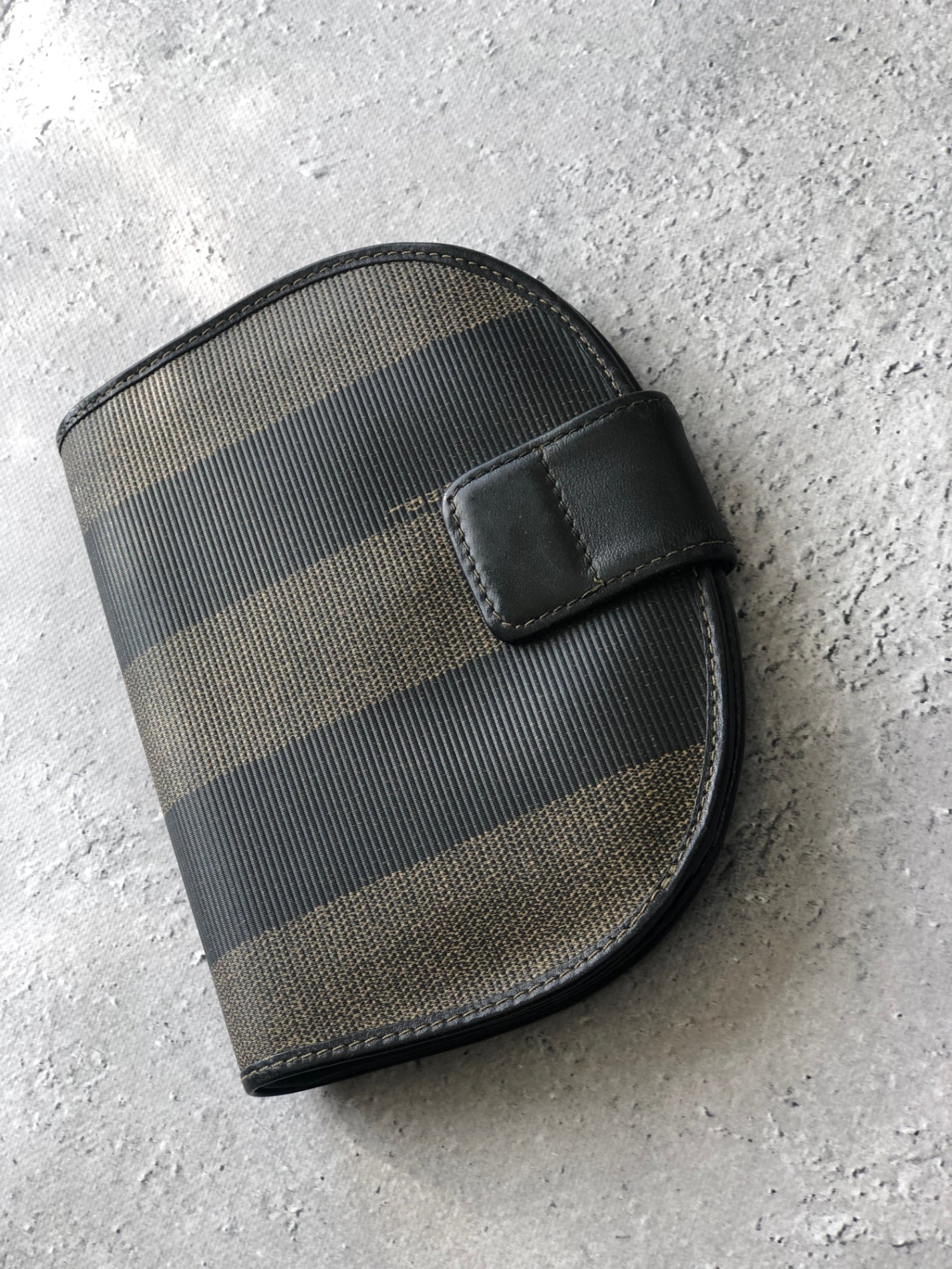 FENDI 山核桃標誌折疊錢包 棕色 復古 5tfac6