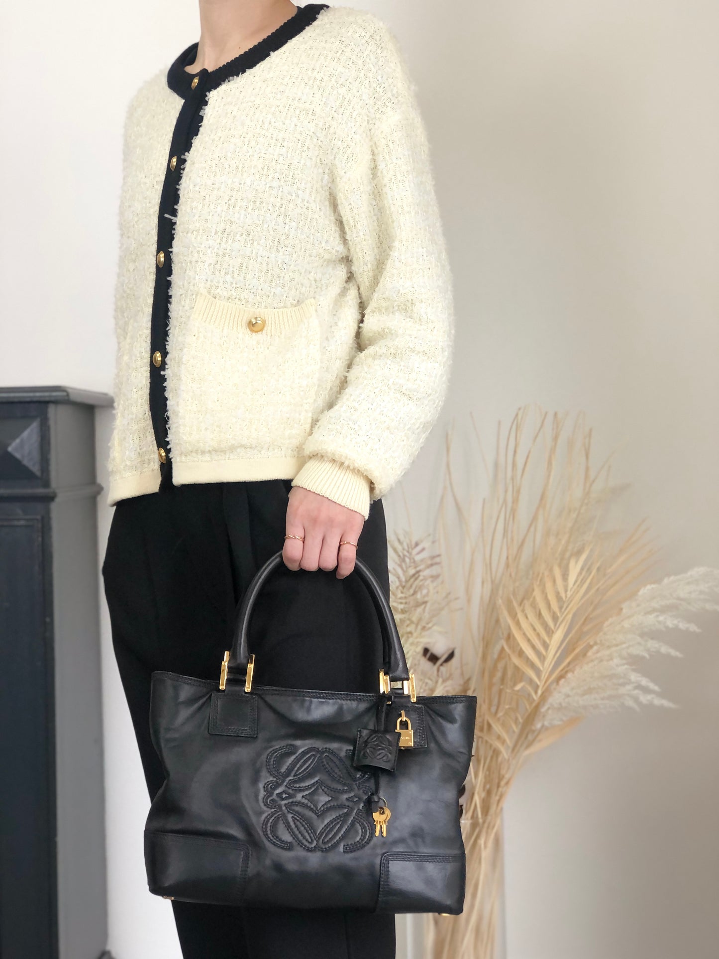 LOEWE Anagram Totebag Black Vintage ycheug