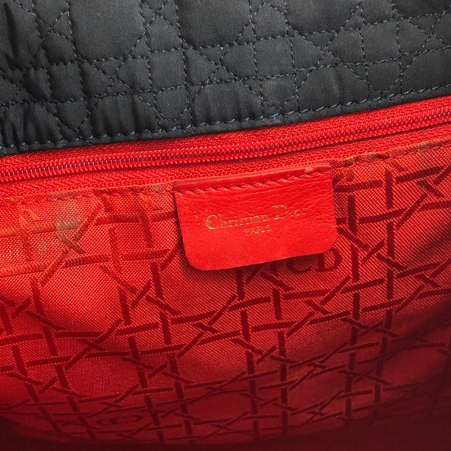 Christian Dior Cannage Logo Charm 抽繩肩背包 黑色 復古 i5e87z