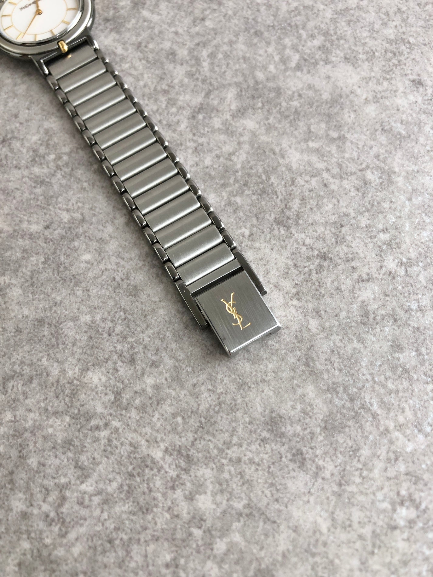 Yves Saint Laurent YSL Logo Quartz Watch Silver Vintage 72xpzf