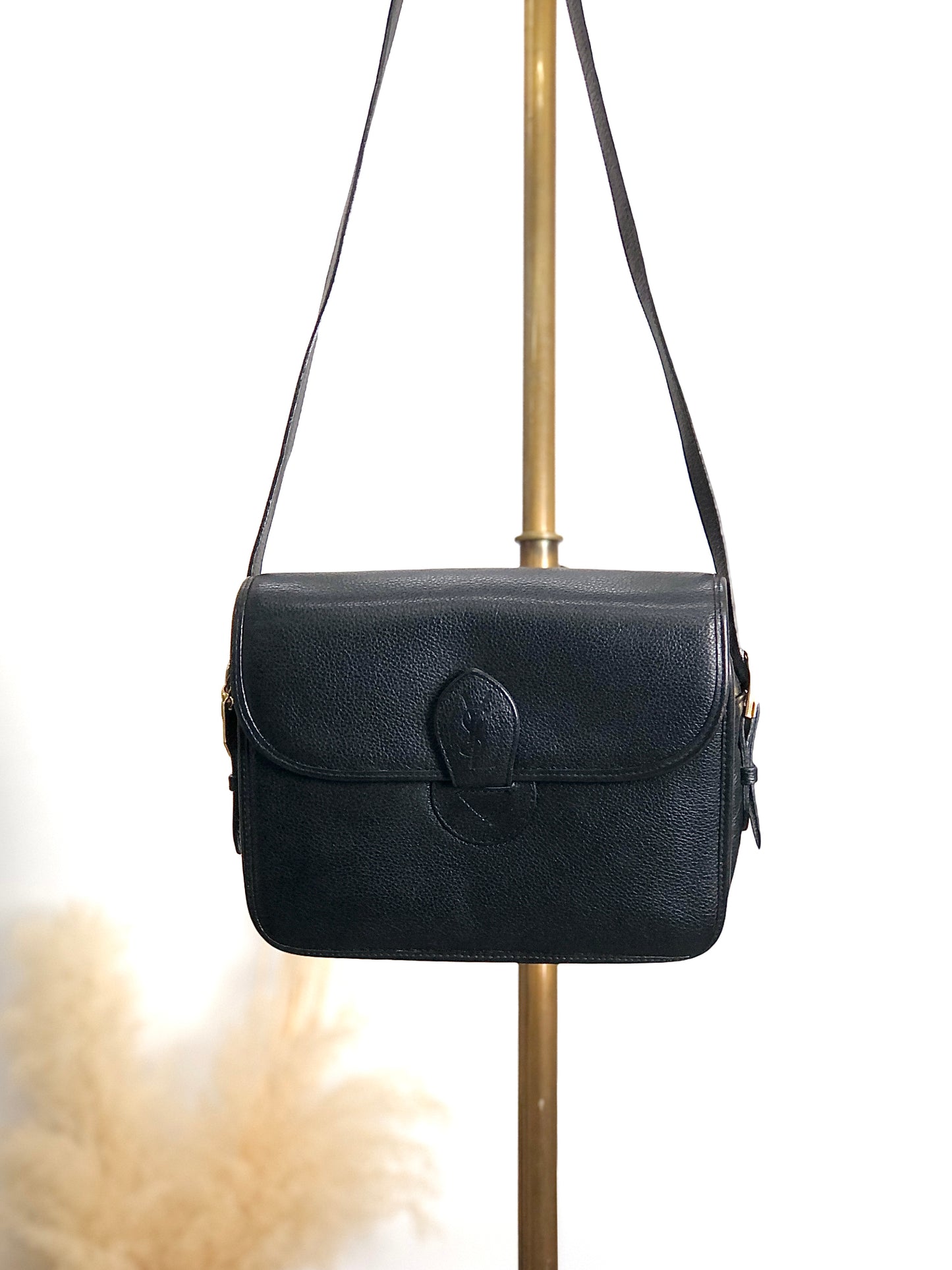 Yves Saint Laurent YSL Logo Shoulder bag Black Vintage 2c23th