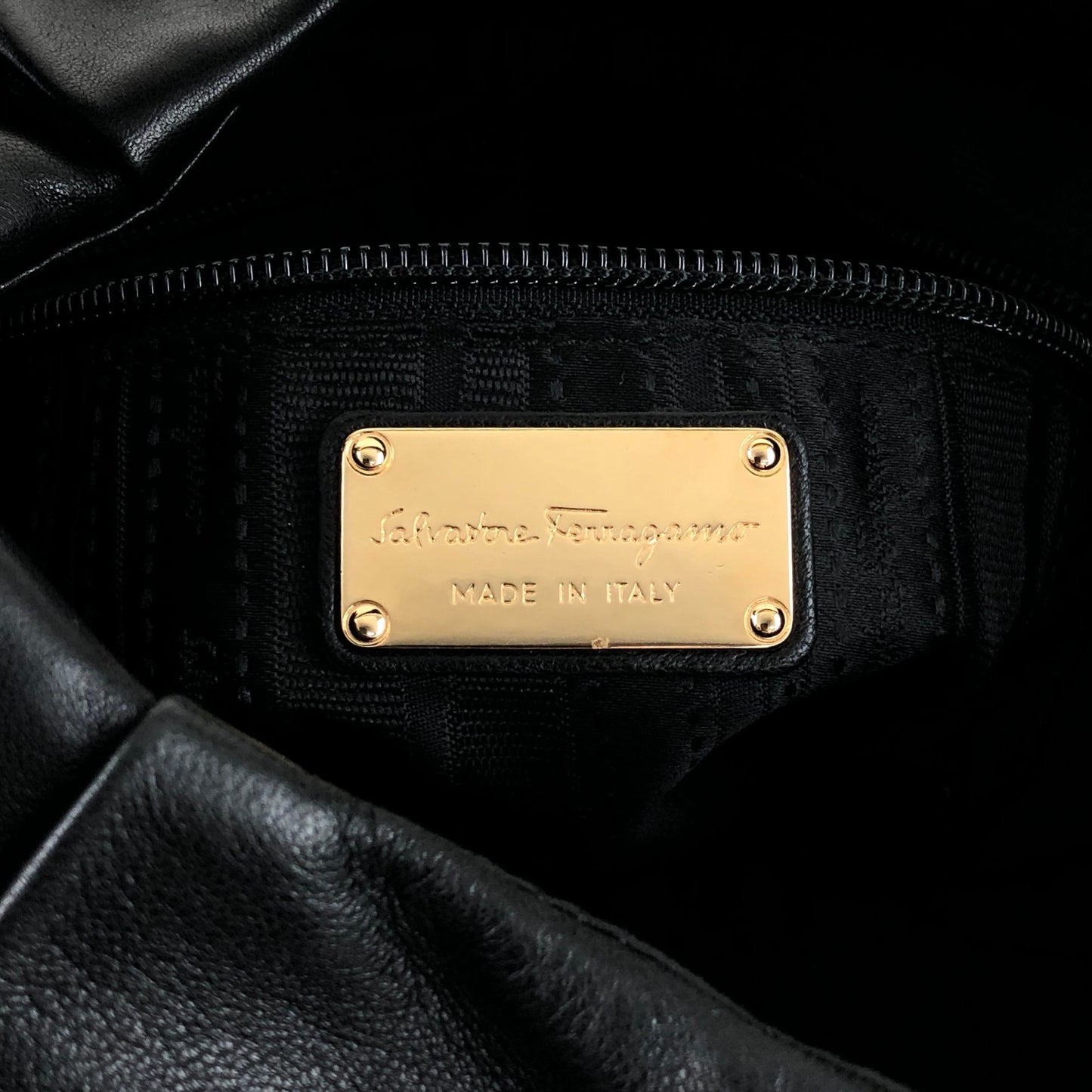 Salvatore Ferragamo Vala Ribbon Shoulder bag Black Vintage r8f2um