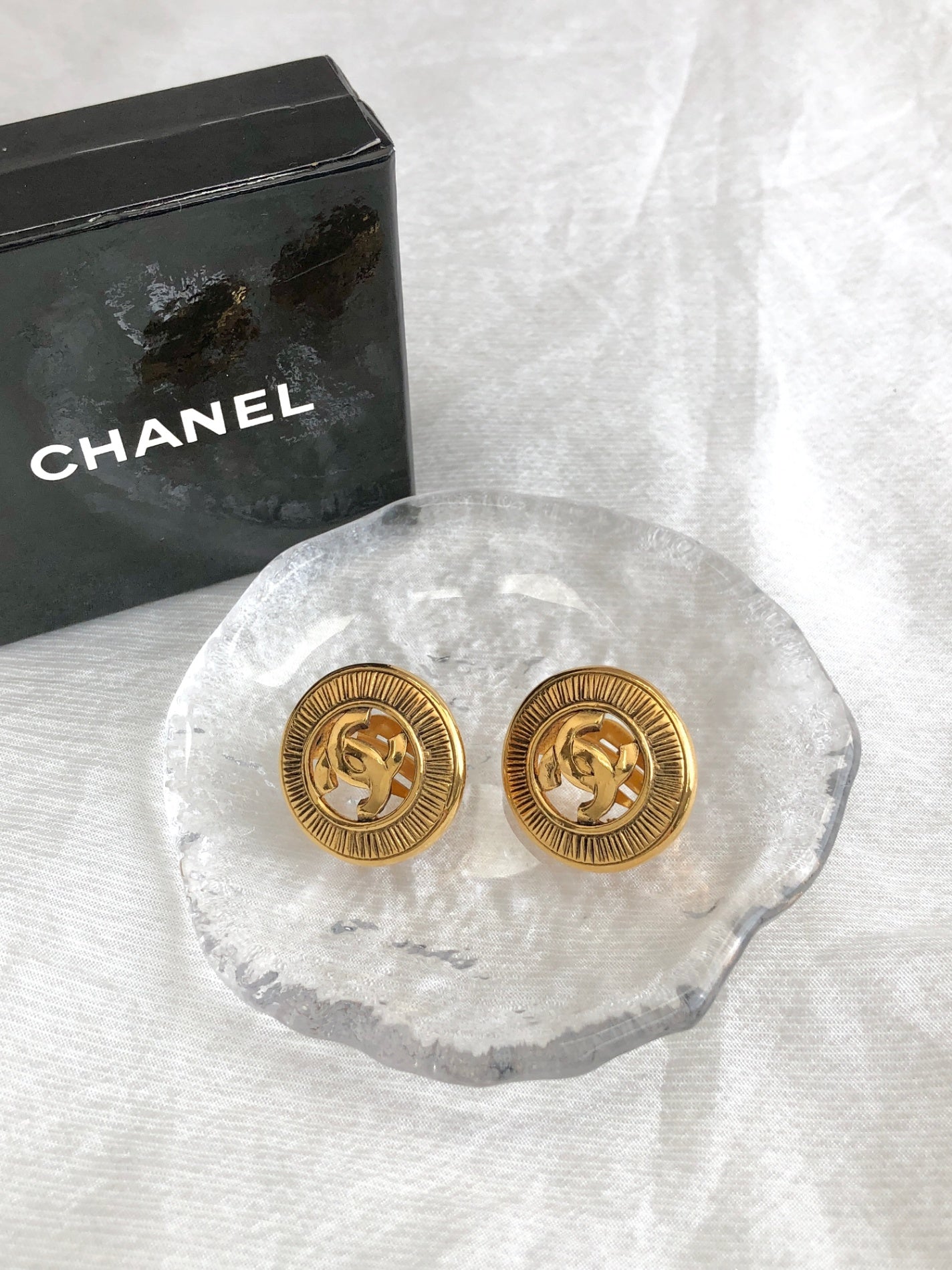 CHANEL Coco Mark Earrings Gold Vintage 6diu8u