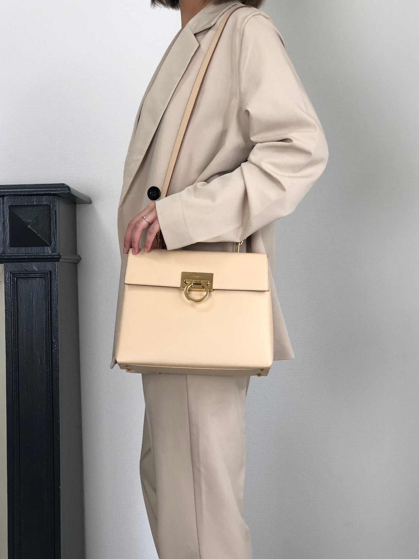 Salvatore Ferragamo Gancini Two-way Handbag Shoulder bag Beige Vintage khdcf6