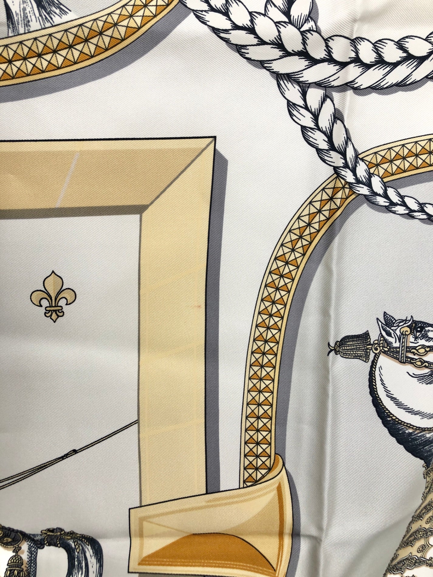 HERMES Silk100% Scarf Beige×White GRAND APPARAT Vintage 2r43bd