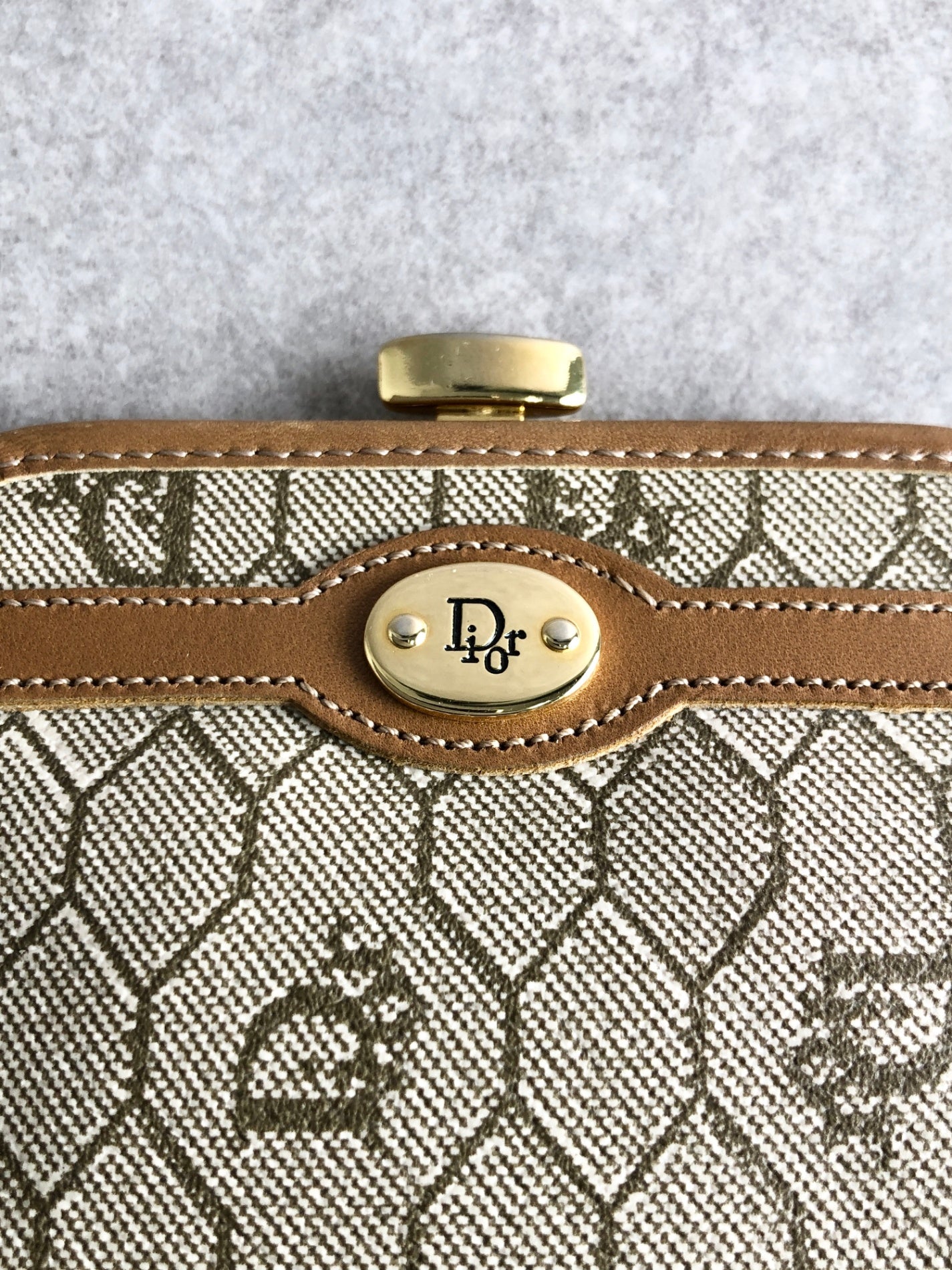 Christian Dior Trotter Honeycomb Pattern Metal Clasp Coin Purse Beige Vintage cmy3yp