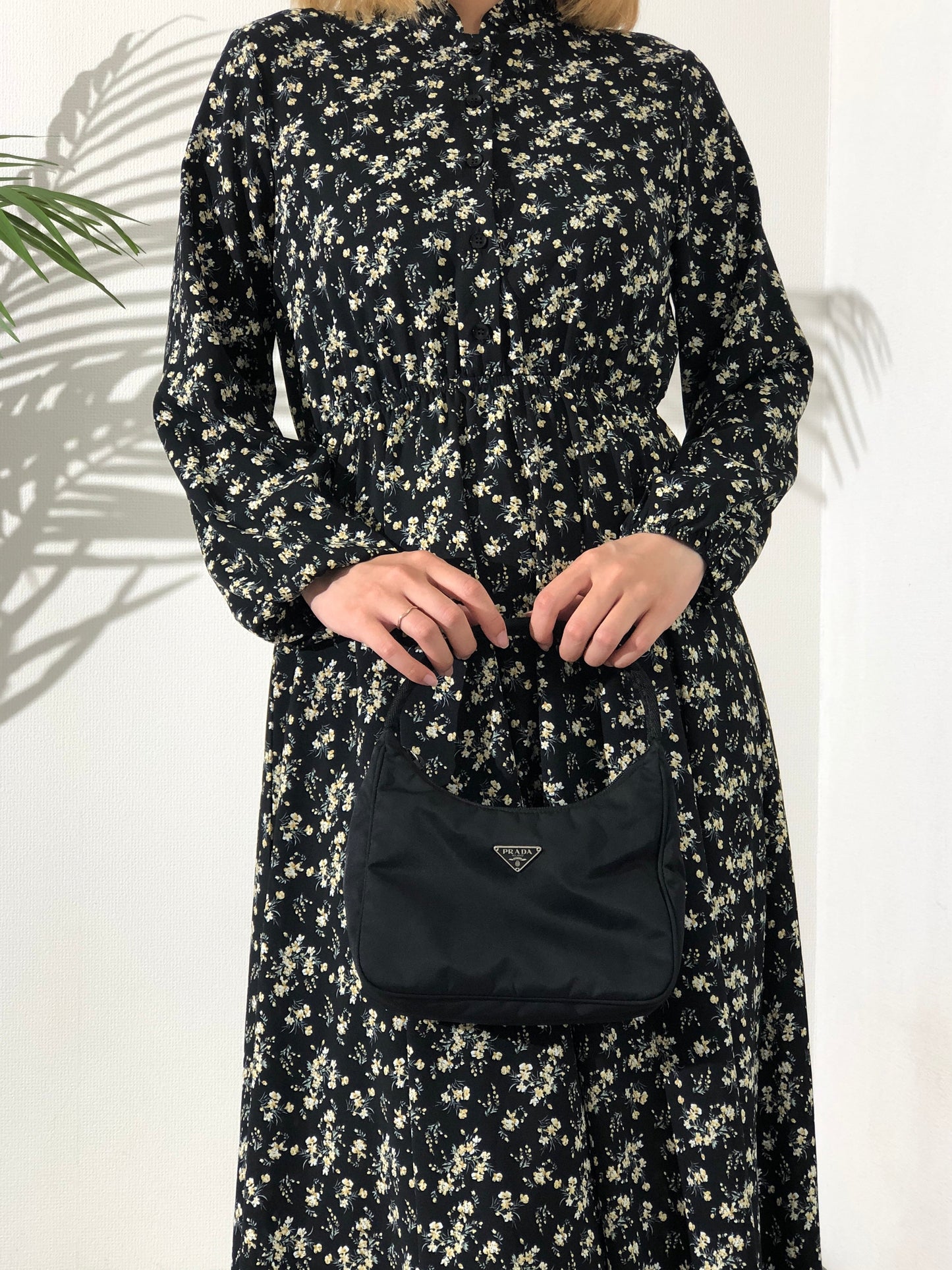 PRADA 三角形標誌尼龍手提包 Hobobag 黑色復古 df2ij3