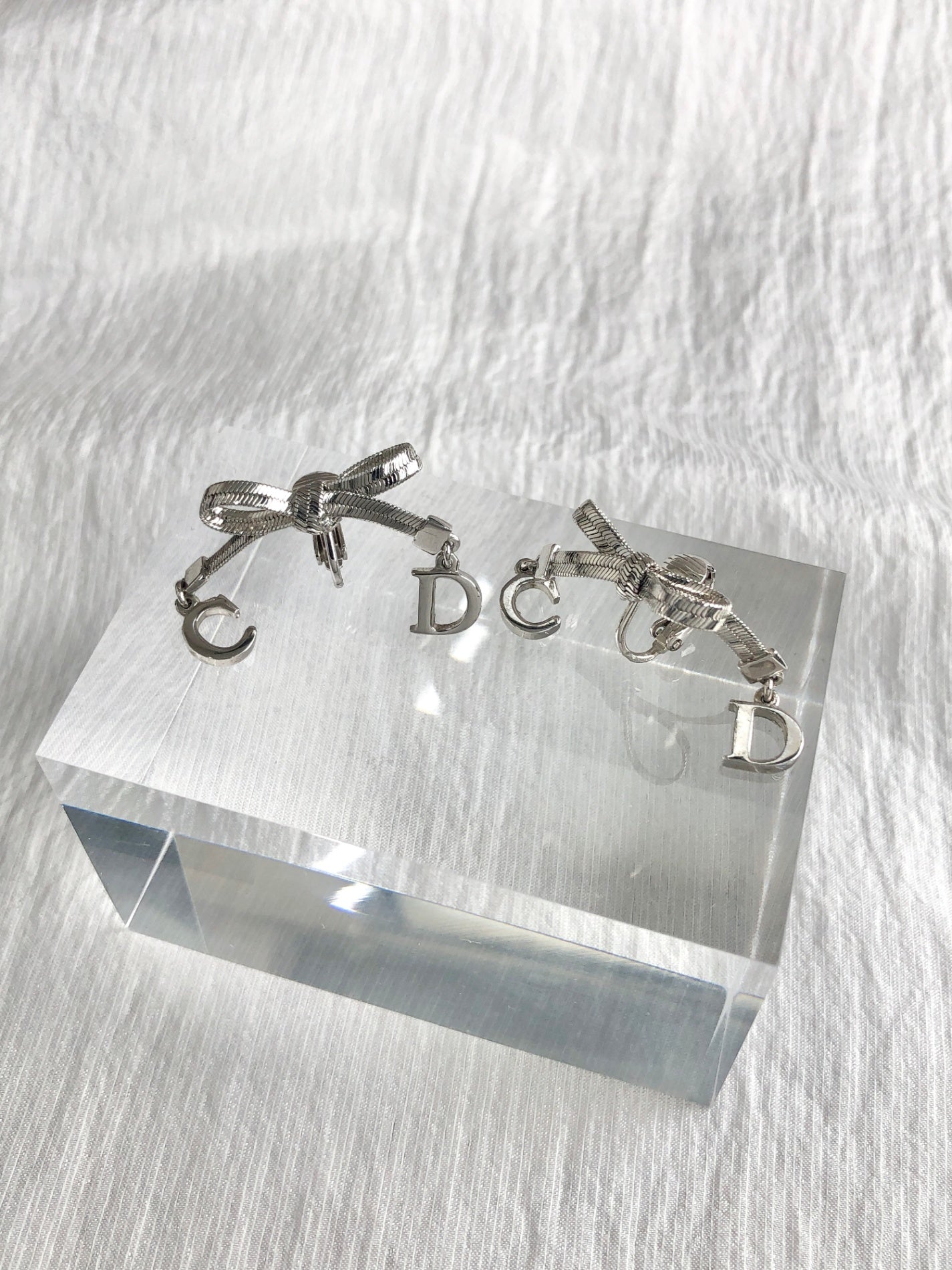 Christian Dior CD Logo Ribbon Motif Earrings Silver Vintage em4kdx