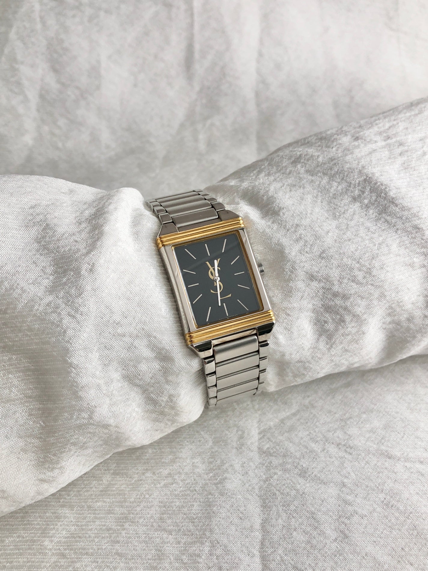 Yves Saint Laurent YSL Logo Quartz Watch Silver 5421-H04724Y Vintage k8c788