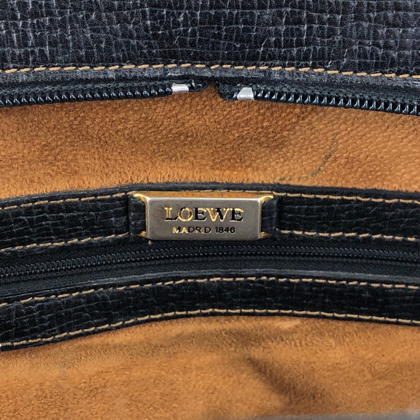 LOEWE Logo Embossed Handbag Black Vintage g64y6x