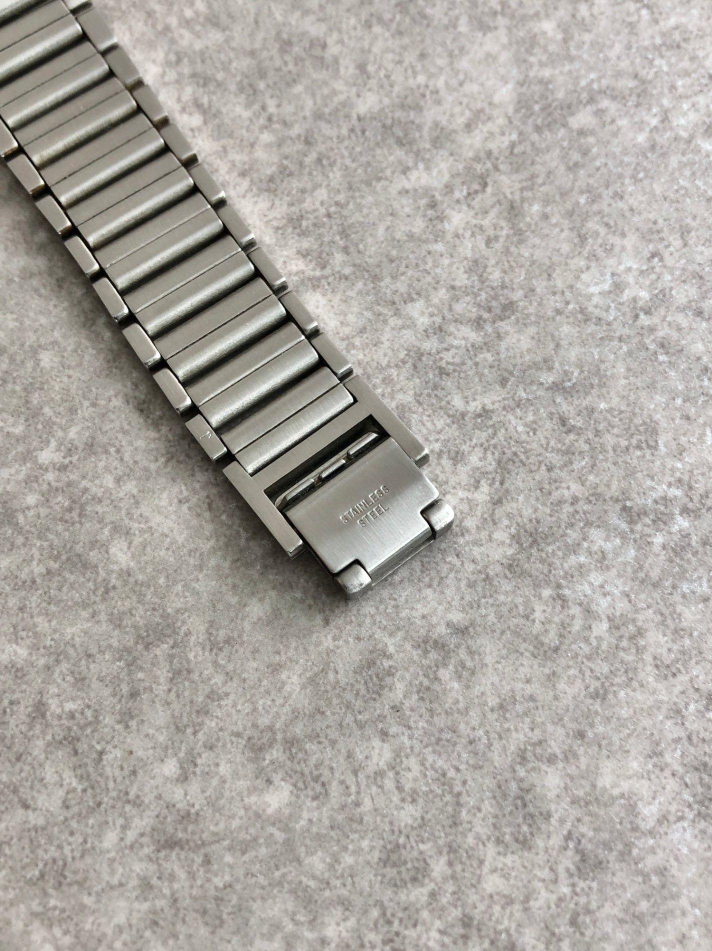Yves Saint Laurent YSL Logo Quartz Watch Silver 5421-H04724Y Vintage k8c788
