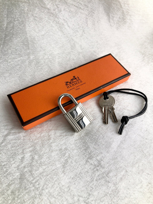 HERMES 掛鎖鑰匙 銀色 復古 un7e4i