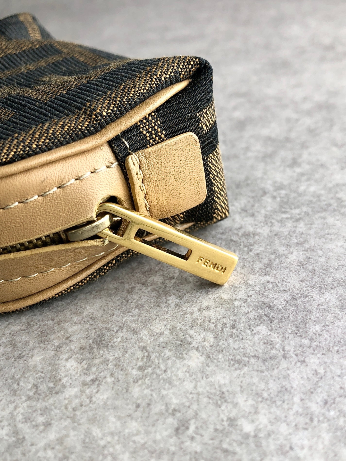 FENDI Zucca Pouch Brown Vintage 5xha2p
