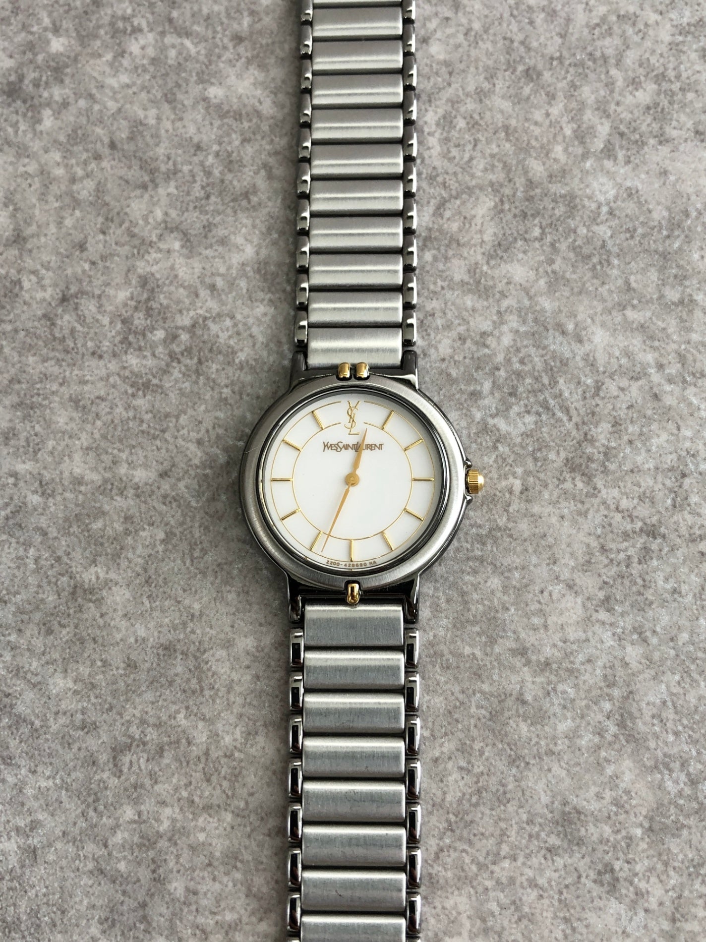 Yves Saint Laurent YSL Logo Quartz Watch Silver Vintage 72xpzf