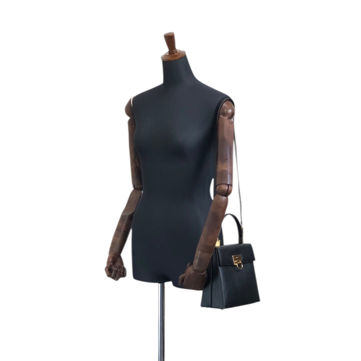 Salvatore Ferragamo Gancini Two-way Handbag Shoulder bag Black Vintage zaxbv3