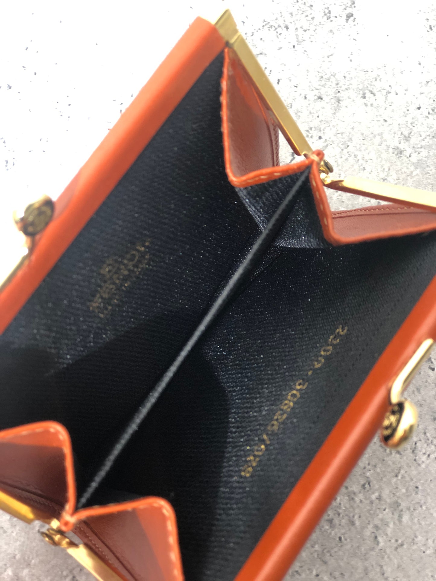 FENDI 標誌 PVC 皮革金屬扣零錢包 棕色復古 jrsgyi