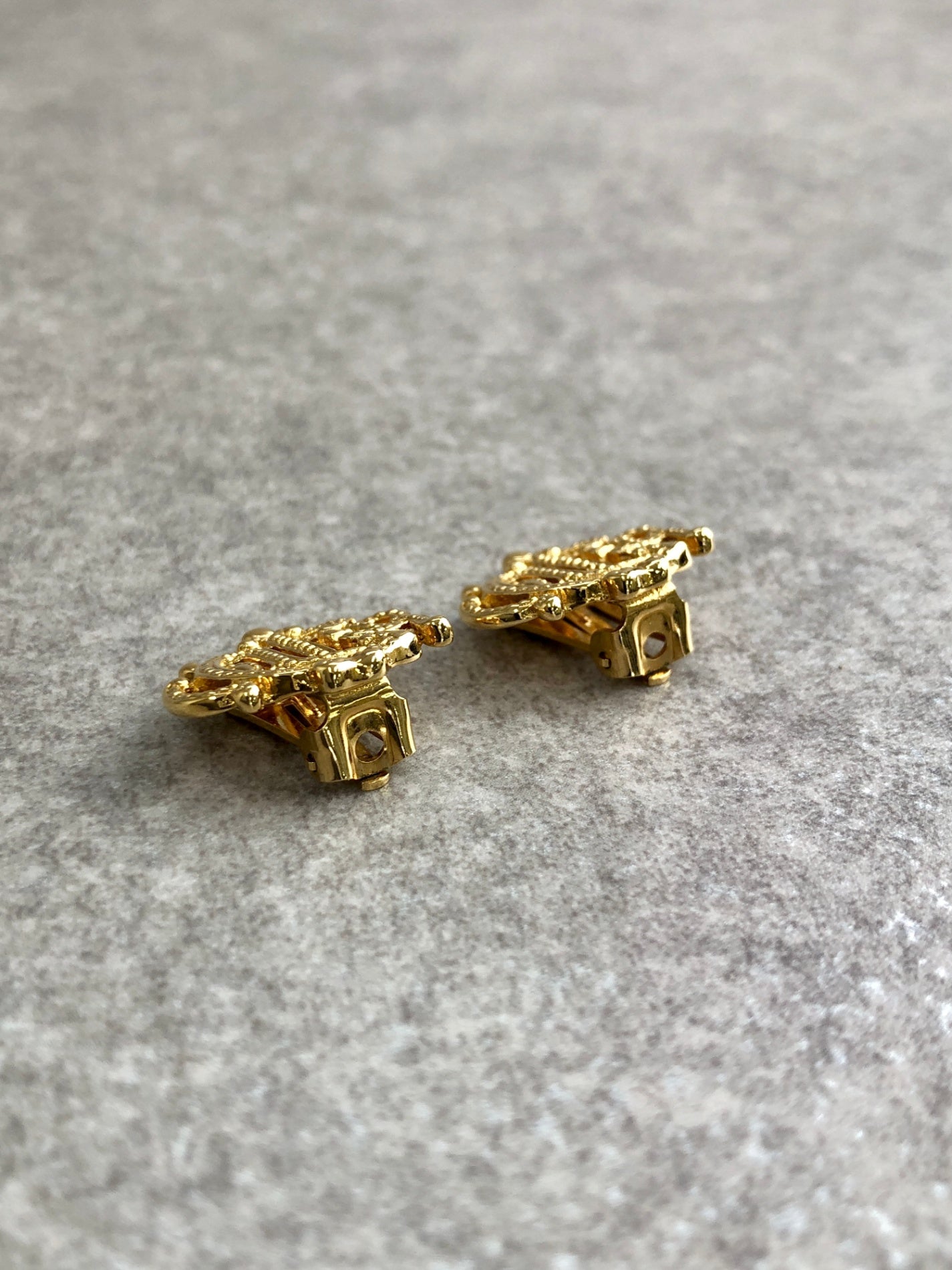 Christian Dior Emblem Motif Earrings Gold Vintage yjcpbb