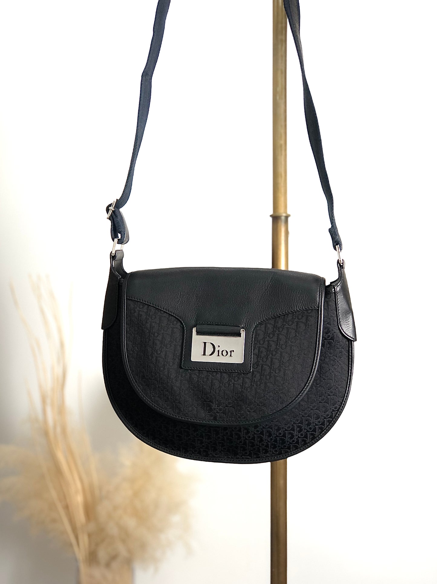 Christian Dior Logo Street Chic Round Shoulder bag Black Vintage 2uh3b5