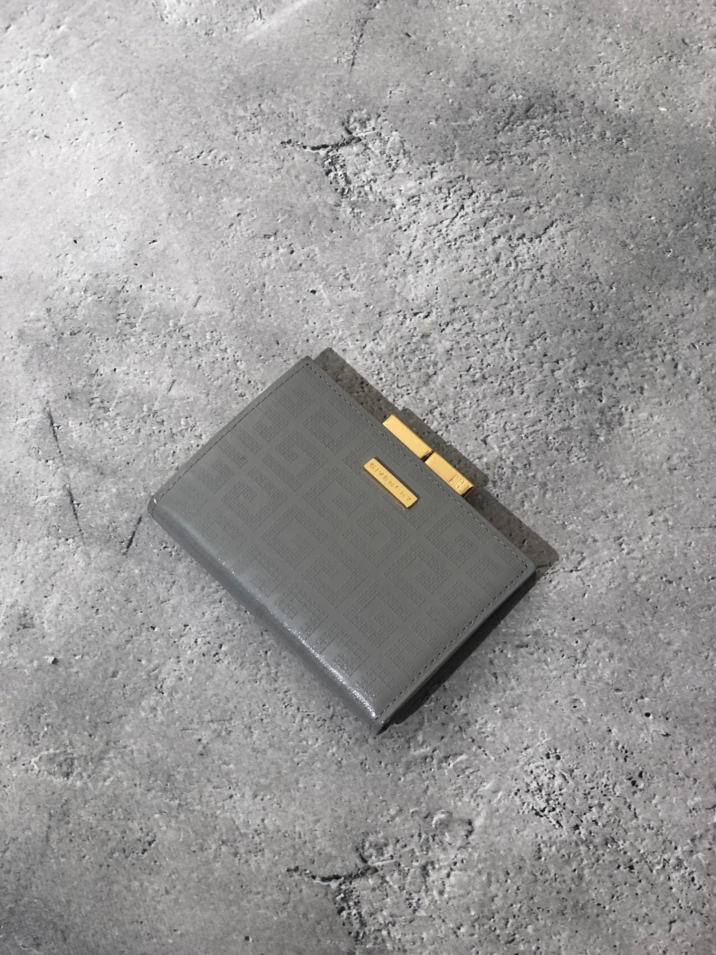 GIVENCHY 標誌皮革金屬扣零錢包灰色復古 dt8ykn