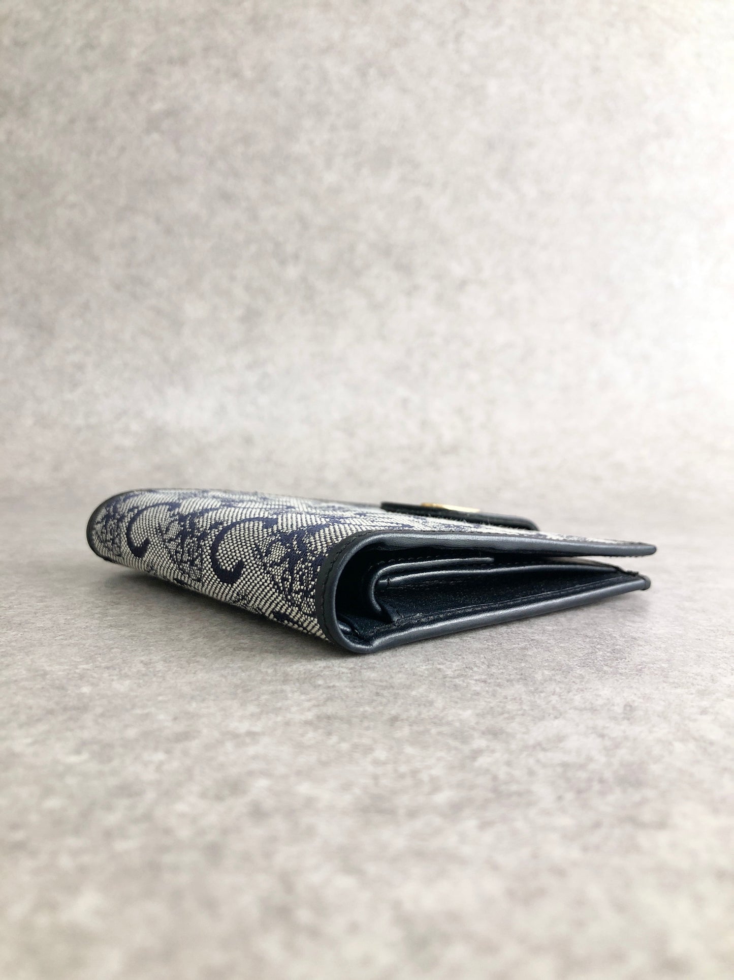 CELINE Carriage Folded Wallet Navy Vintage rrcn43