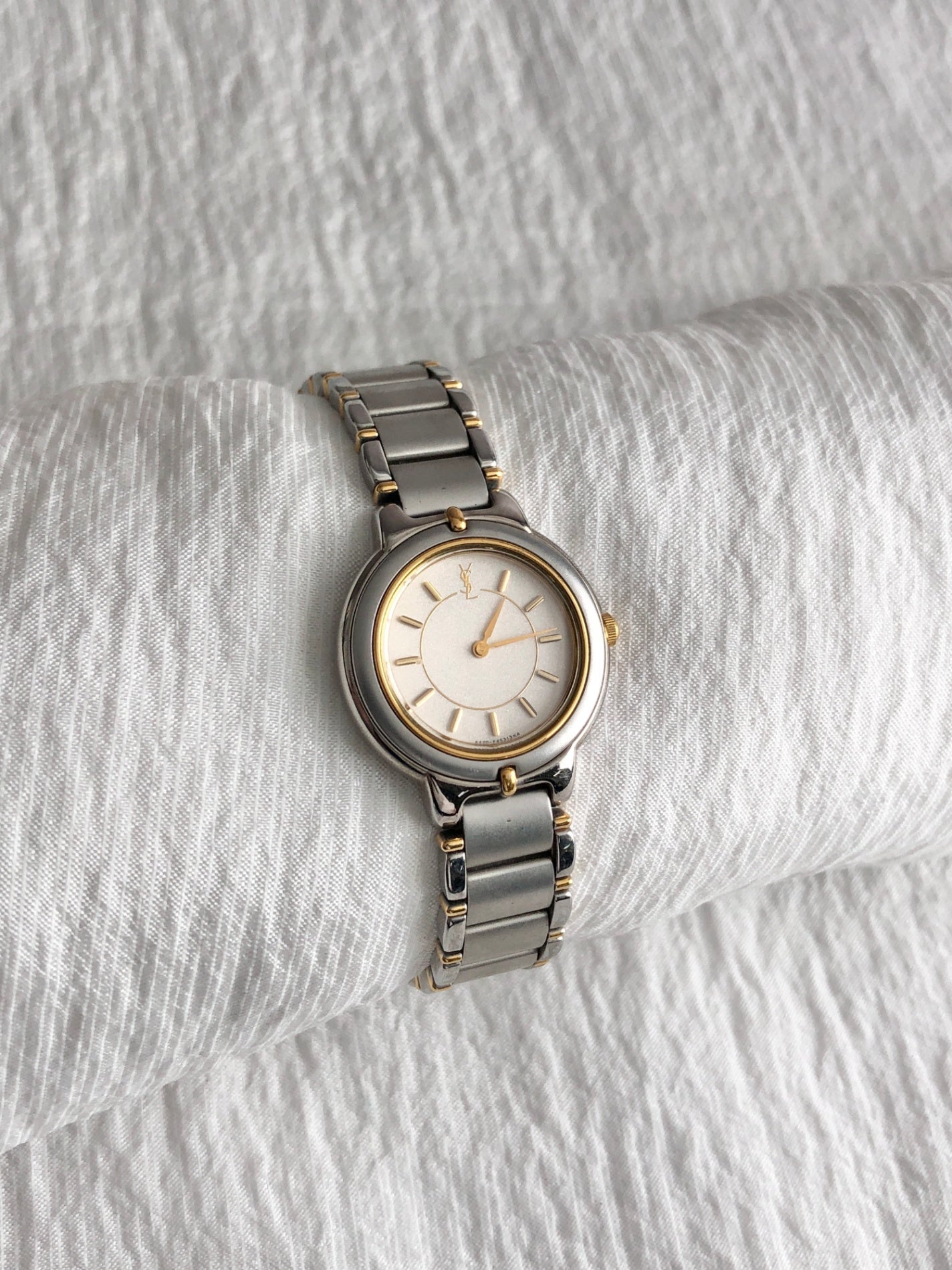 Yves Saint Laurent YSL Logo Quartz Watch Silver×Gold 5420-F45413 Vintage m3ywcg