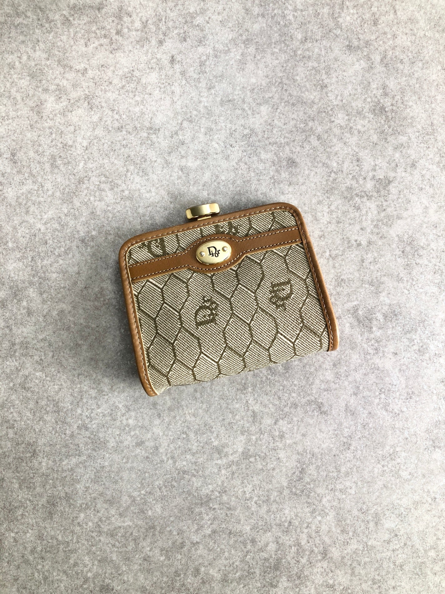 Christian Dior Trotter Honeycomb Pattern Metal Clasp Coin Purse Beige Vintage cmy3yp