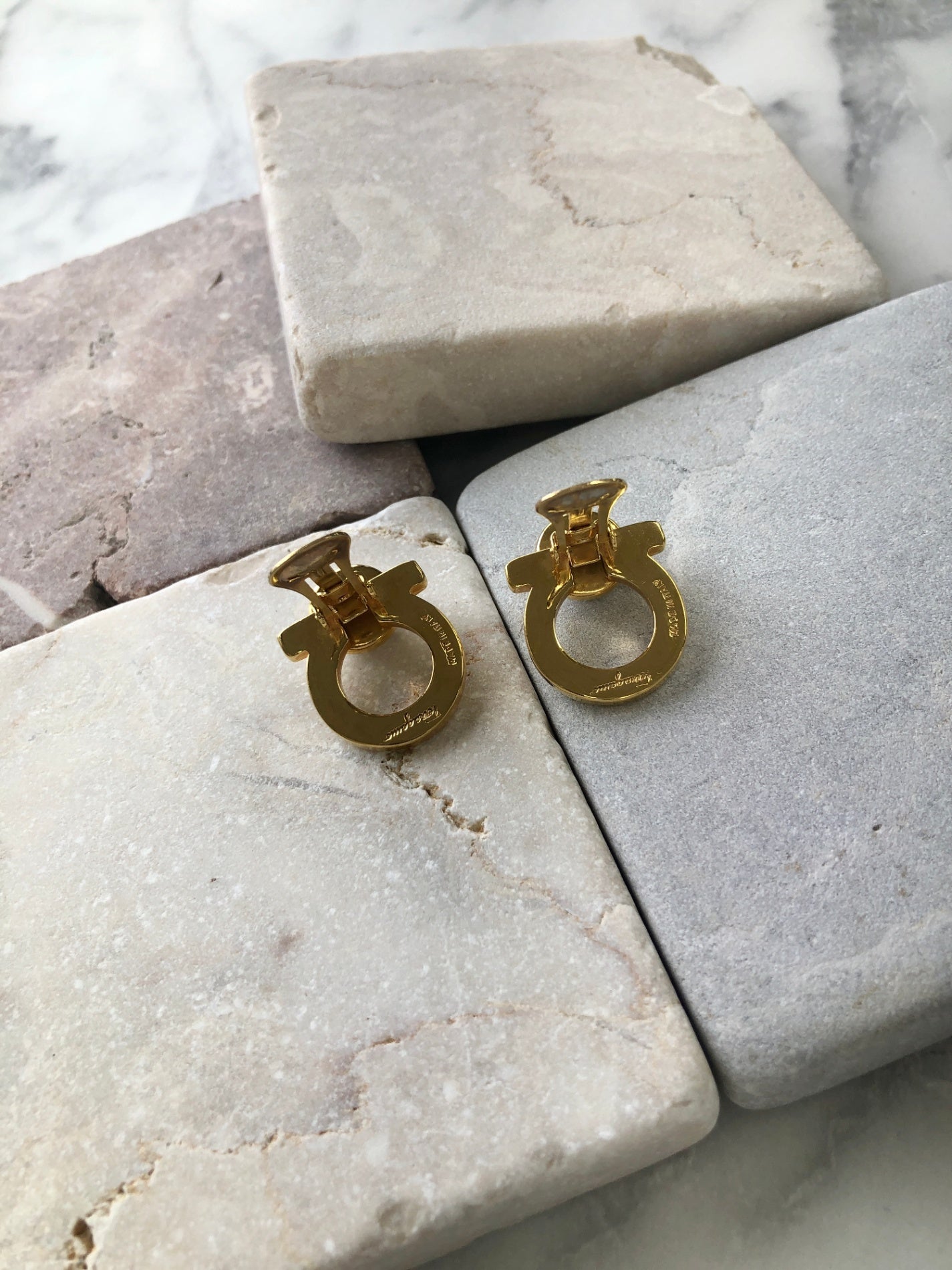 Salvatore Ferragamo Pearl Earrings Gold Vintage bzz6am
