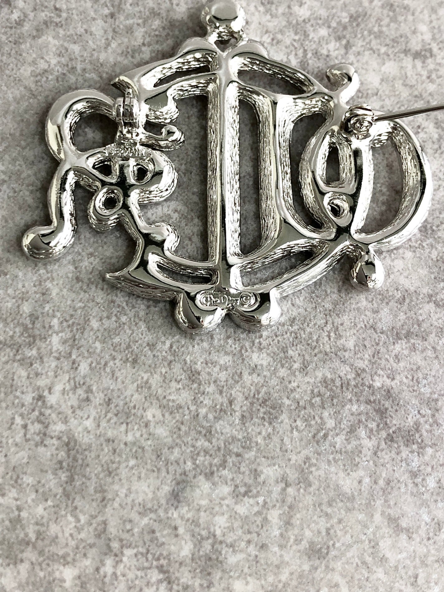 Christian Dior 徽章圖案水鑽胸針銀色復古 zymdsu