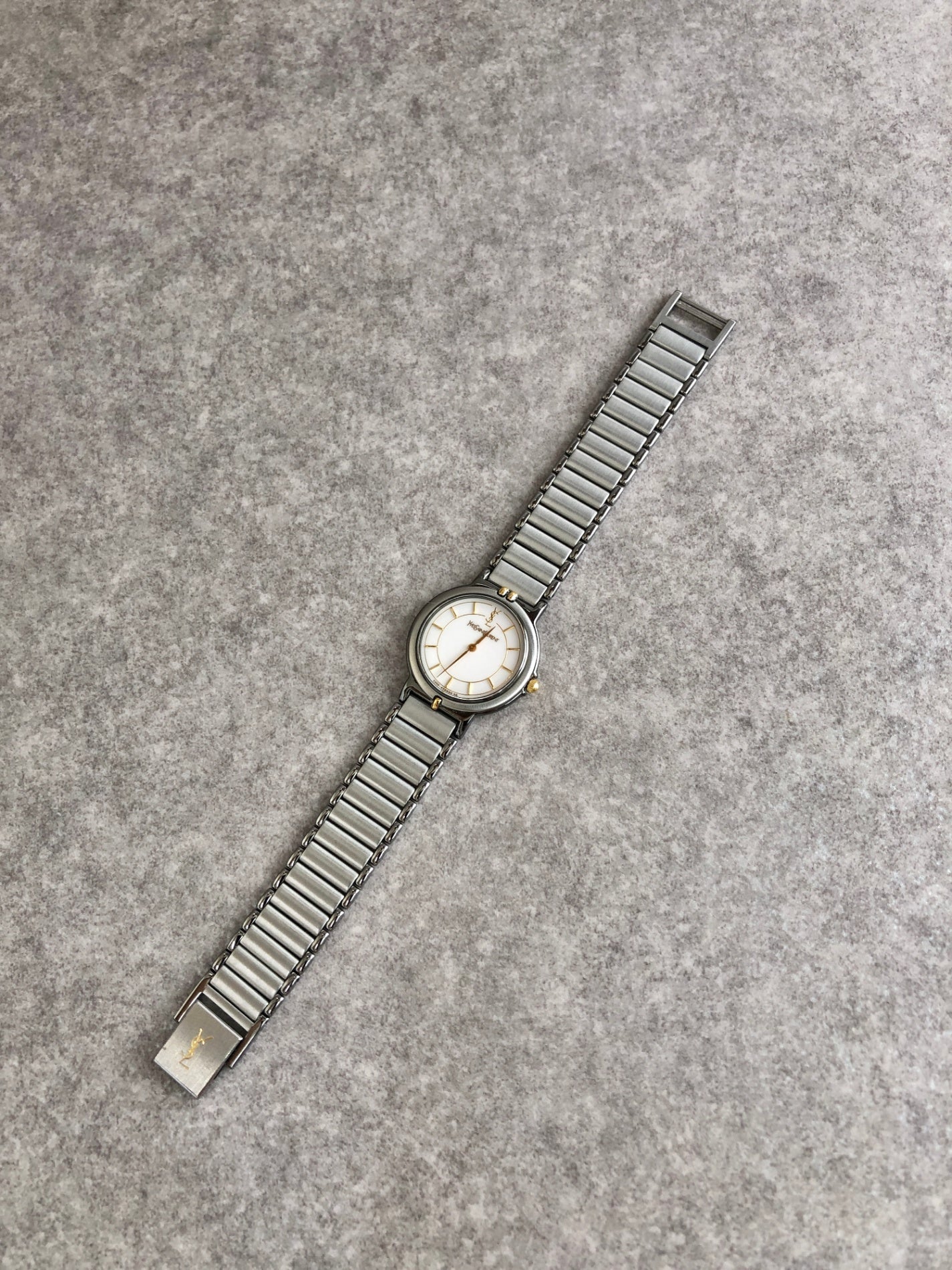Yves Saint Laurent YSL Logo Quartz Watch Silver Vintage 72xpzf