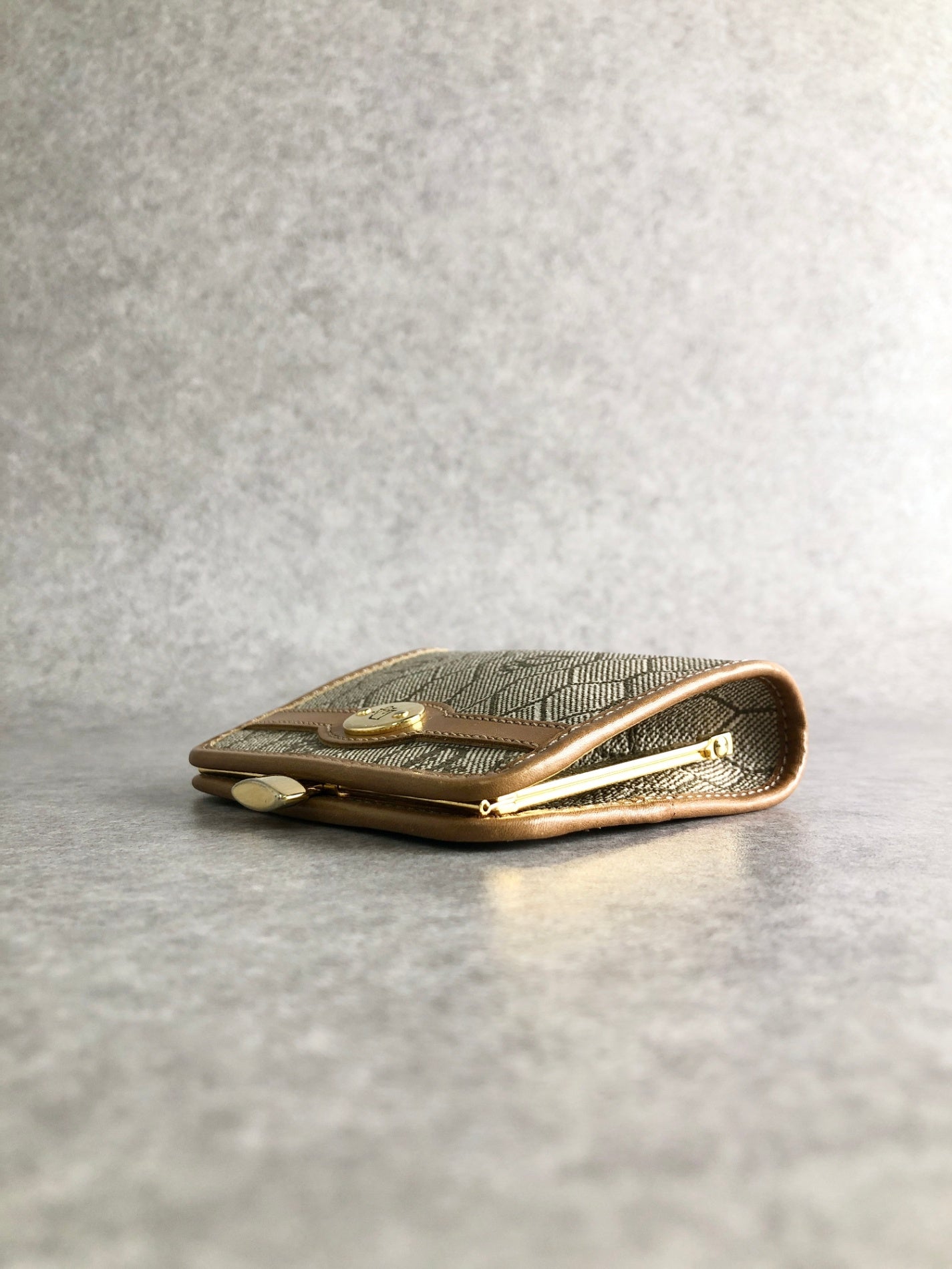 Christian Dior Trotter Honeycomb Pattern Metal Clasp Coin Purse Beige Vintage cmy3yp
