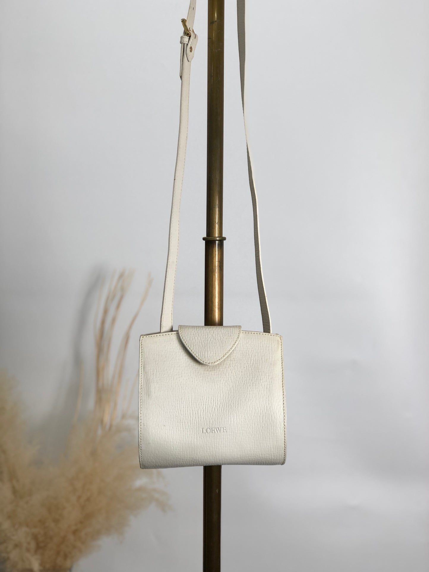 LOEWE Logo Embossed Shoulder bag Ivory Vintage sj6yij