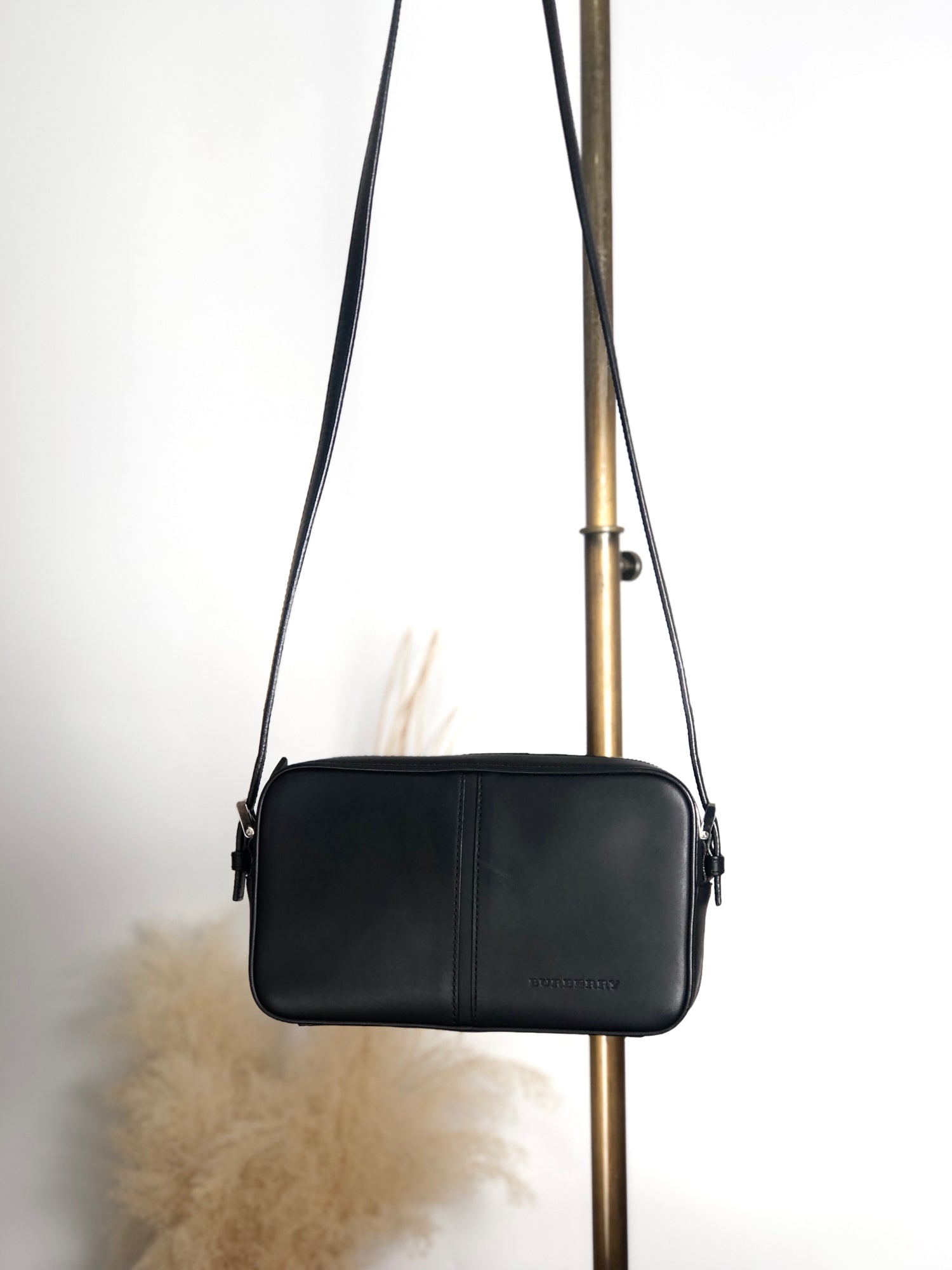 BURBERRY Logo Shoulder bag Black Vintage a7p8nh – VintageShop solo