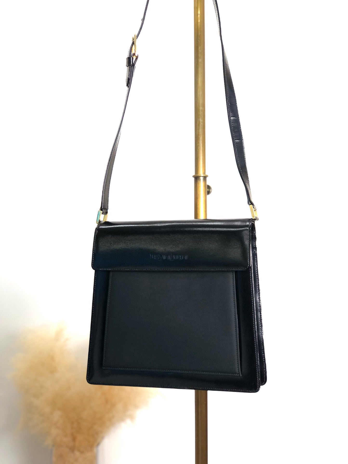 Yves Saint Laurent Logo Shoulder bag Black Vintage stwefg