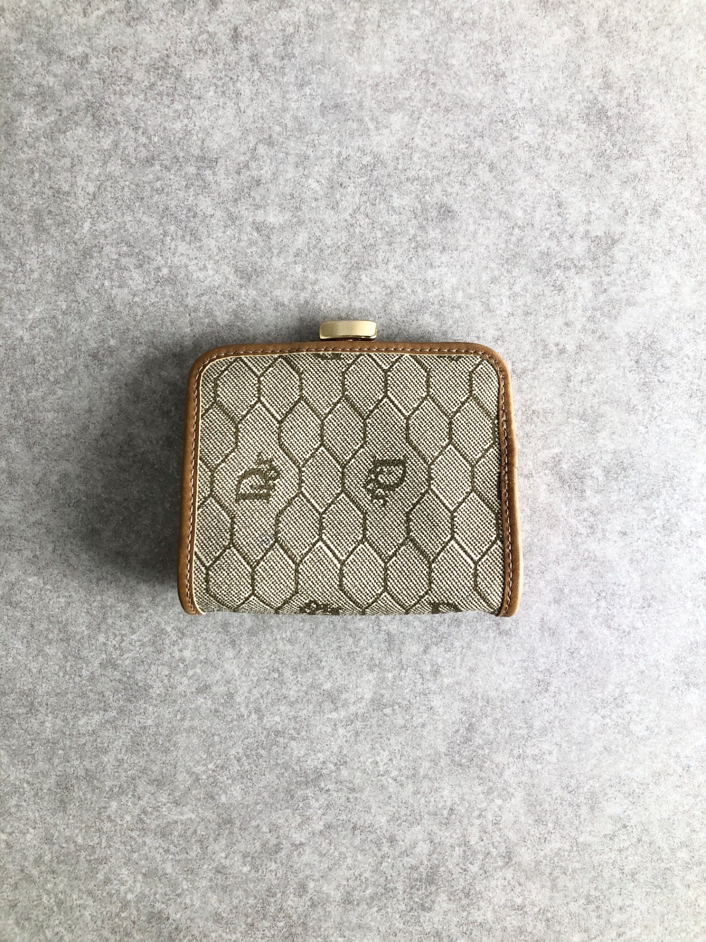 Christian Dior Trotter Honeycomb Pattern Metal Clasp Coin Purse Beige Vintage cmy3yp